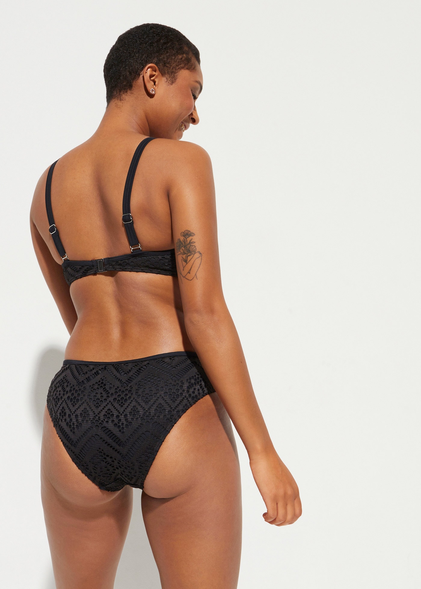 bonprix Badeanzug Monokini in bequemer Passform, Spitzen-Optik, weiches Futter