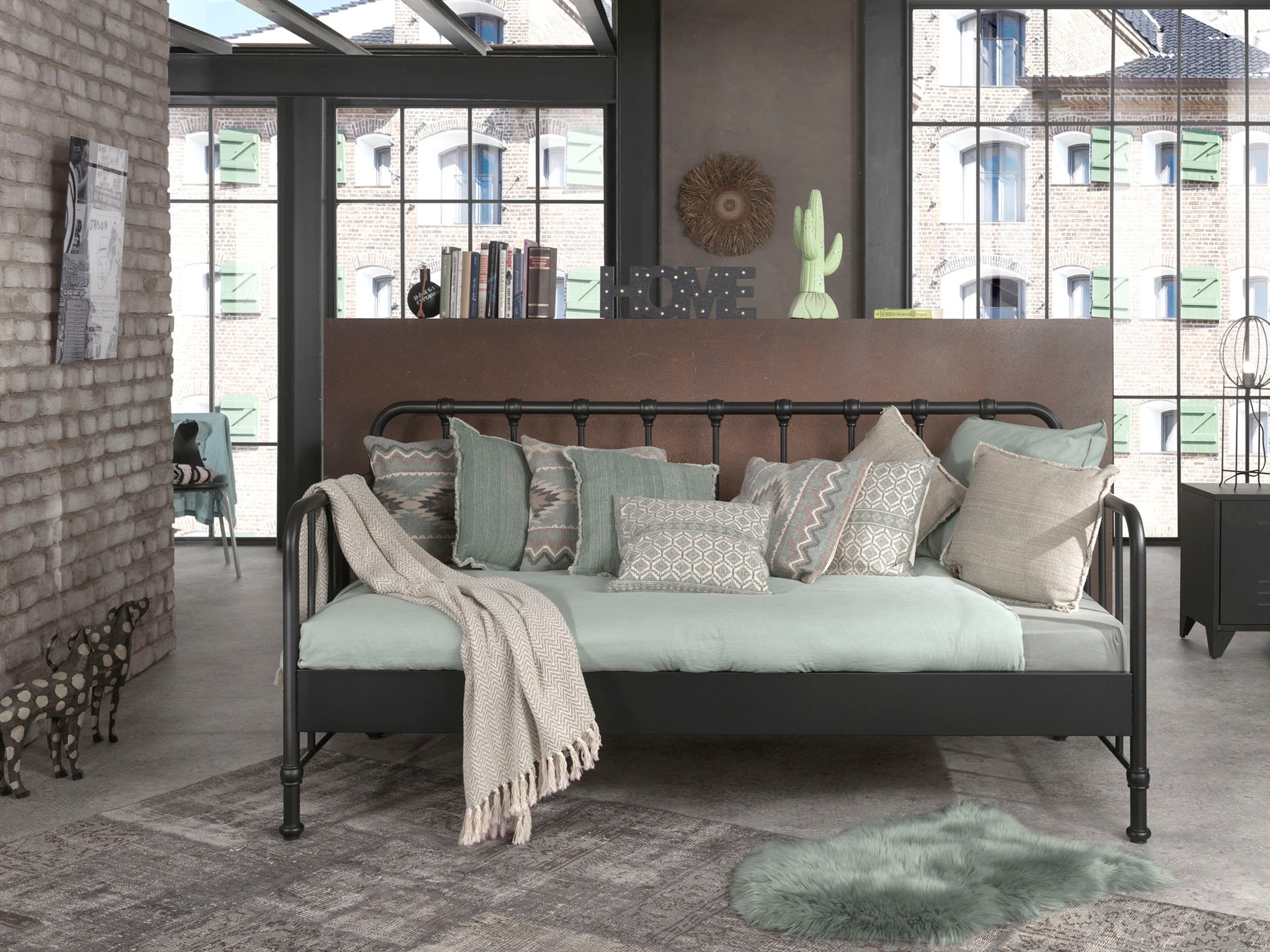 Vipack Jugendbett »Bronxx Daybett, sehr stabil, gradlinige Optik in zeitlosem Design« B/H/T ca. 96,5x110x206cm, schwarz matt, inkl. Lattenrost,  Liegefläche 90/200 cm, ideal für Jugend- oder Gästezimmer