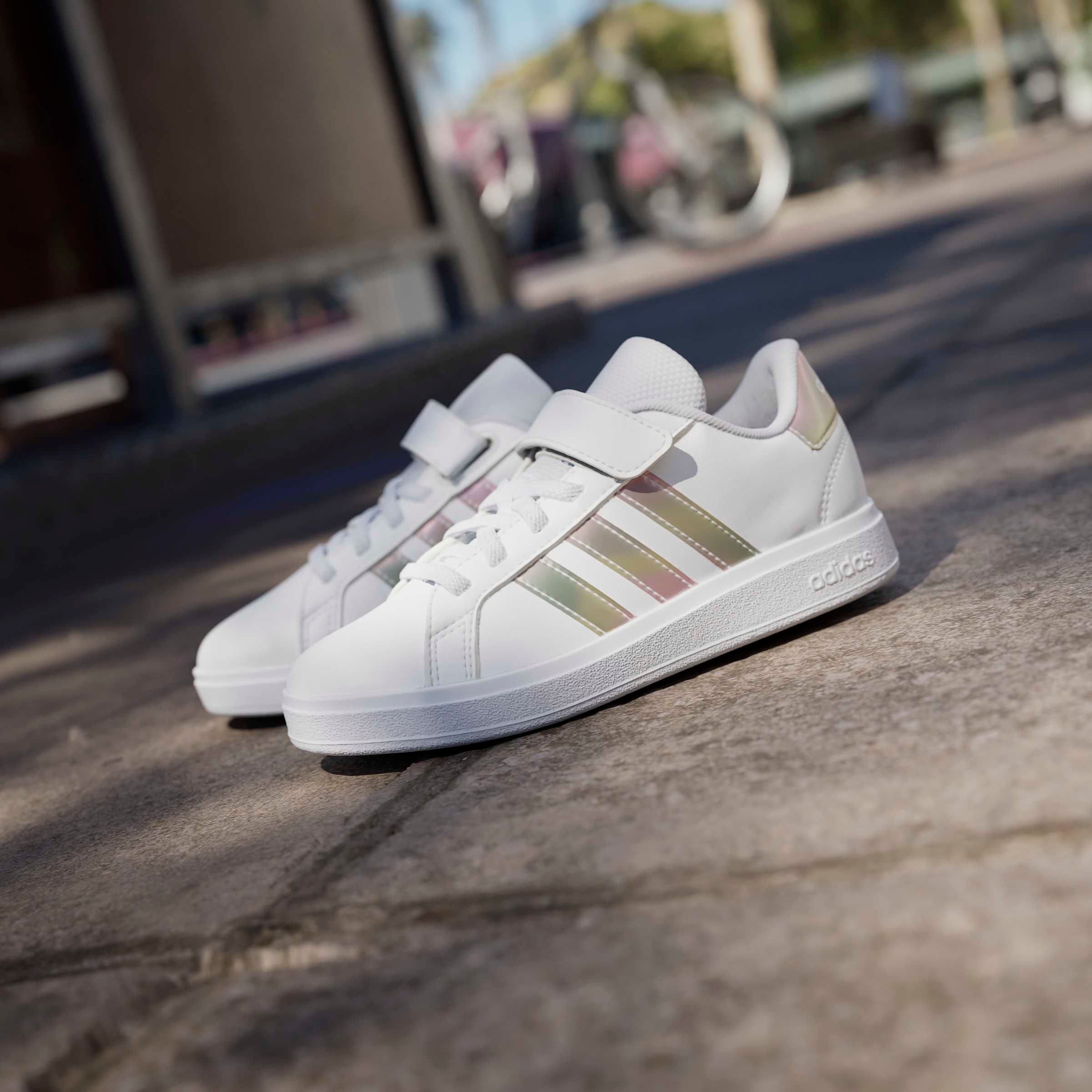 adidas Sportswear Chaussures à scratch »GRAND COURT 2.0 KIDS«  Design auf den Spuren des adidas Superstar