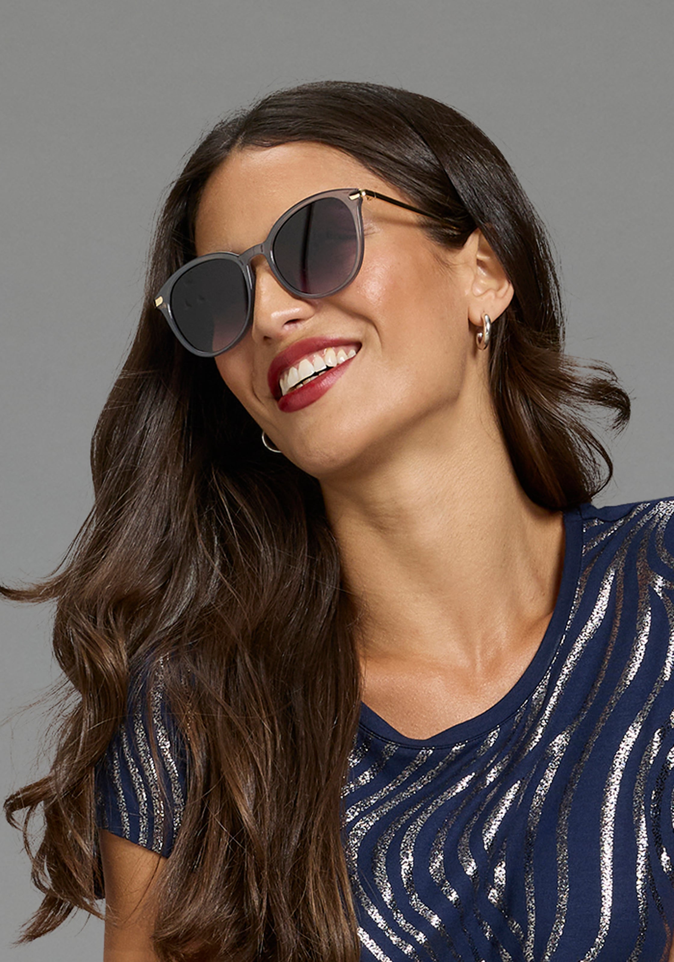 Laura Scott Sonnenbrille »mit hellgoldfarben glänzenden Bügel« rundes Design, transparente graue Fassung, graue Verlaufsgläser