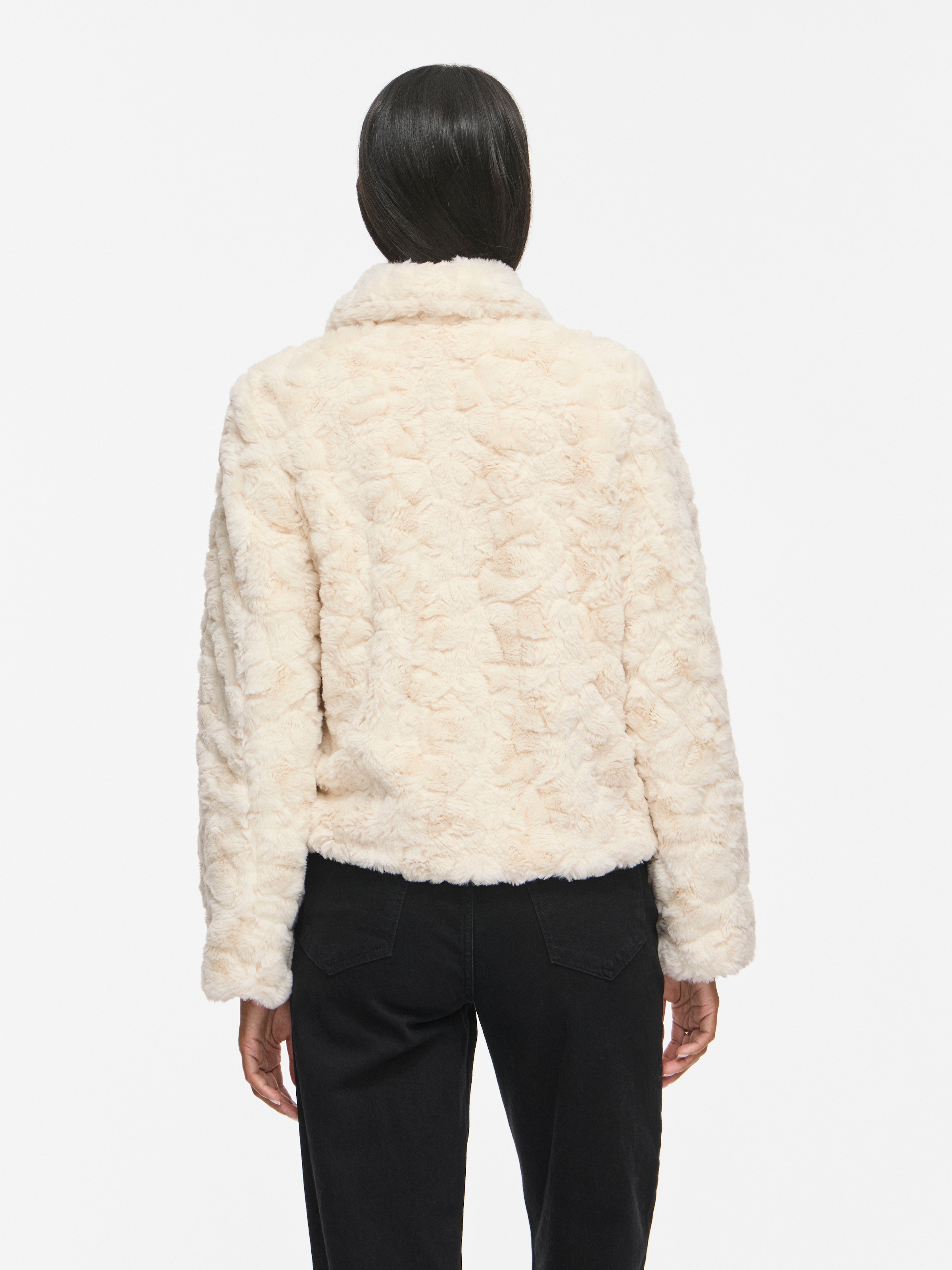 Vila Veste courte »VIDORTE NEW L/S JACKET/PB« en fausse fourrure avec patte de boutonnage