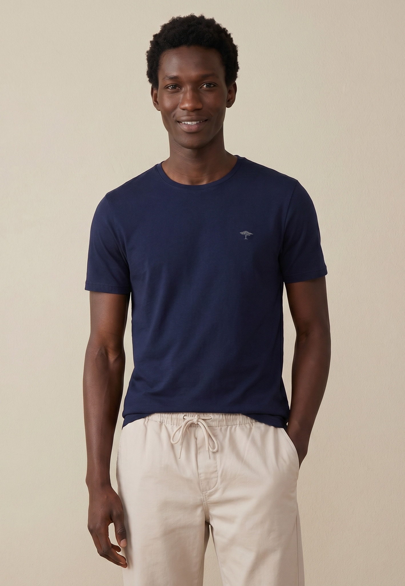 FYNCH-HATTON T-Shirt »FYNCH-HATTON Basic T-Shirt« Sommershirt in unifarben, mit Logostickerei