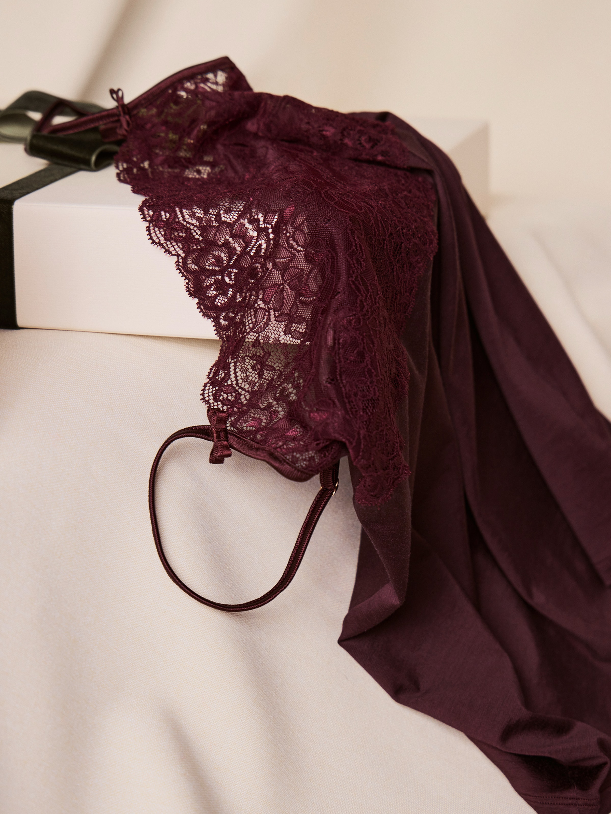 CALIDA Top à bretelles spaghetti »Sensual Secrets« semitransparente Spitze, Viskose-Mix, Single Jersey, elastisch, weich