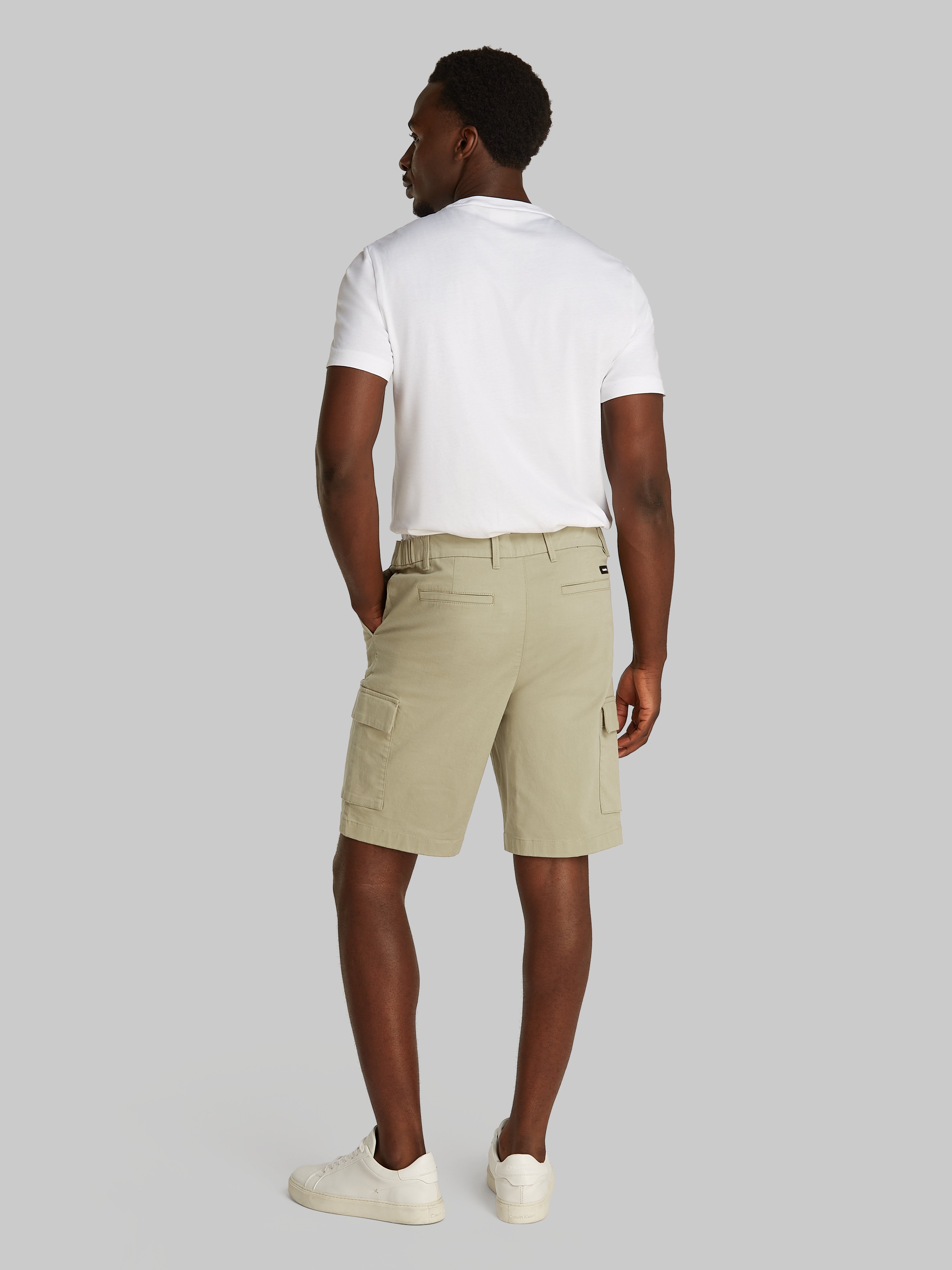 Calvin Klein Short cargo »MODERN TWILL CARGO SHORT«  mit Logo-Patch