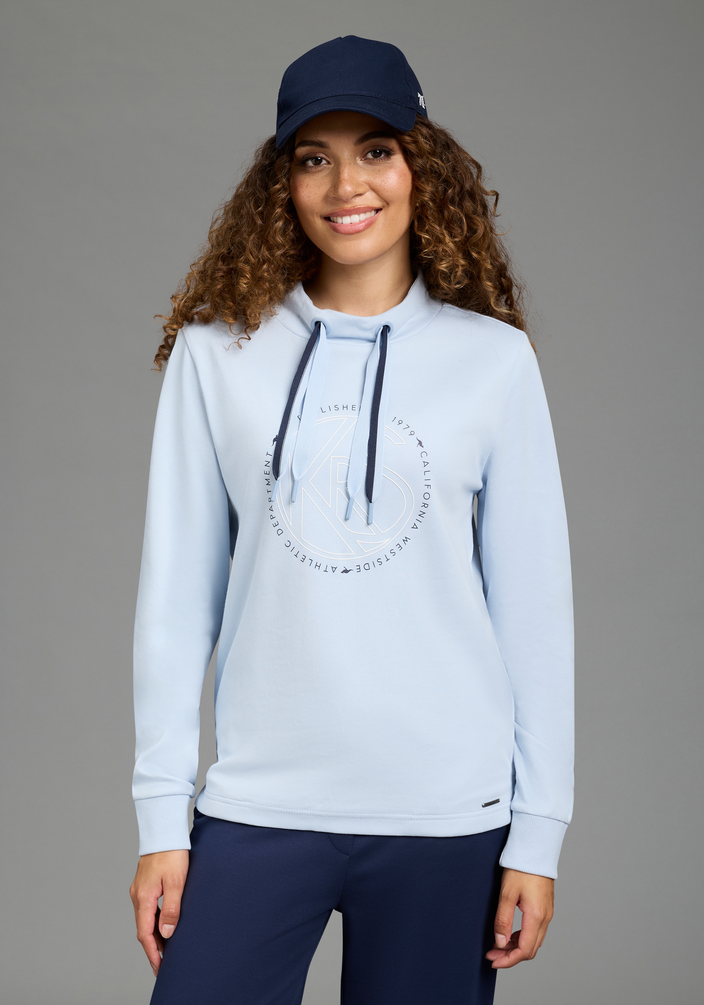 KangaROOS Sweatshirt , mit Metalllabel, hüftbedeckende Länge, auch in grossen Grössen
