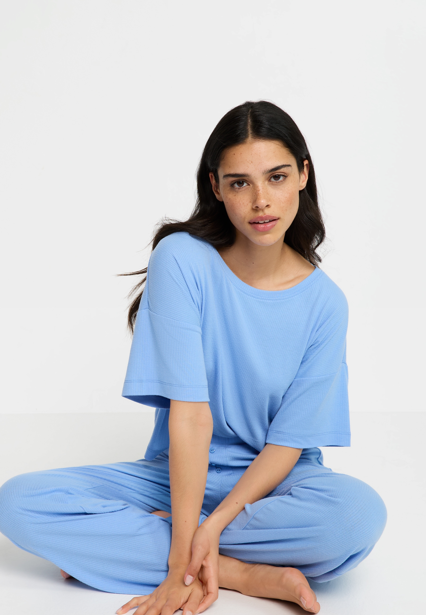 LSCN by LASCANA Pyjama Set, 2 pièces mit kleiner Zierknopfleiste an der Hose