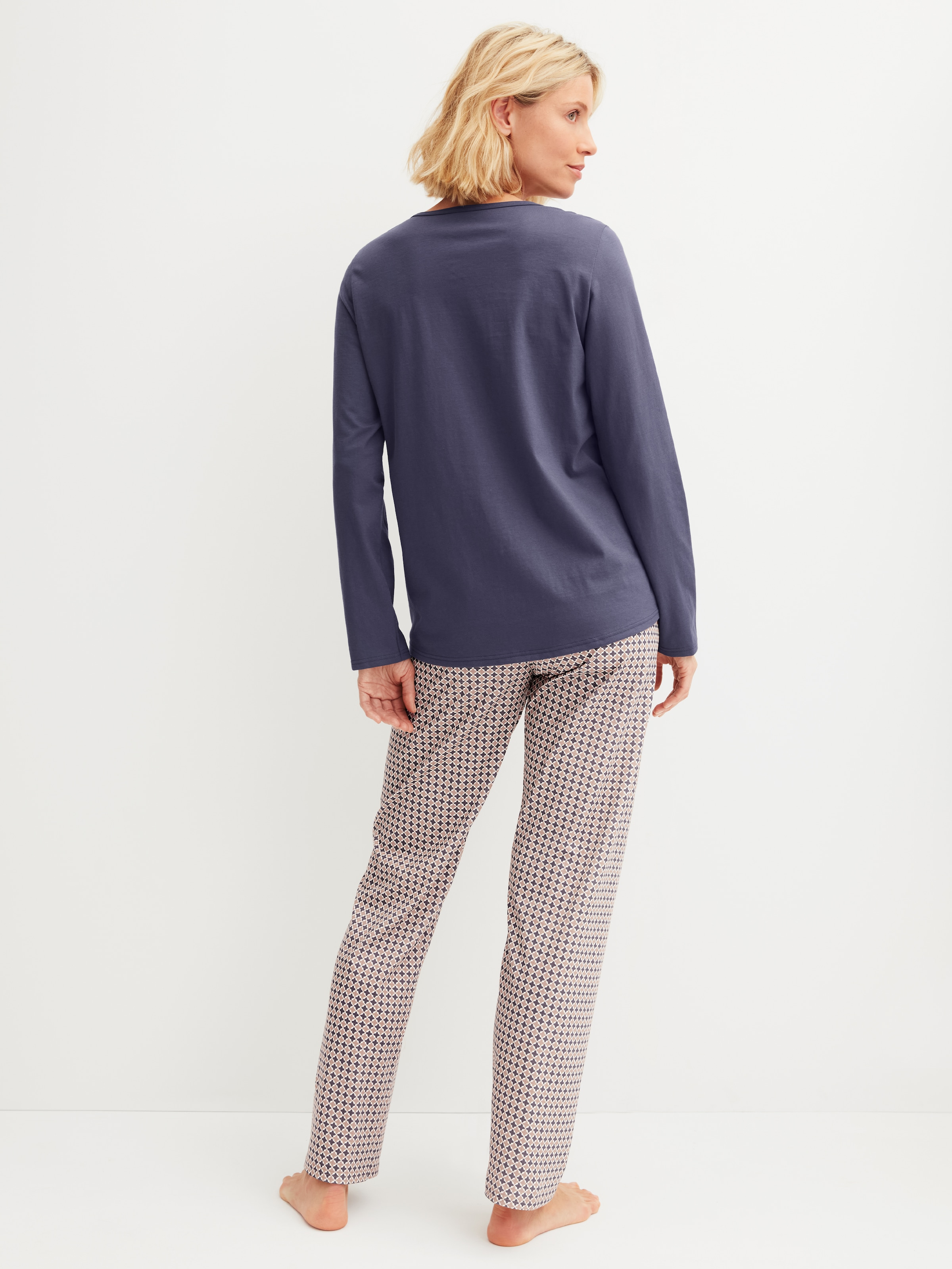 CALIDA Schlafanzug »Graphic Nights« 2 tlg. Streifen-Design, Single Jersey Qualität, Rundhals, Langarm, weich