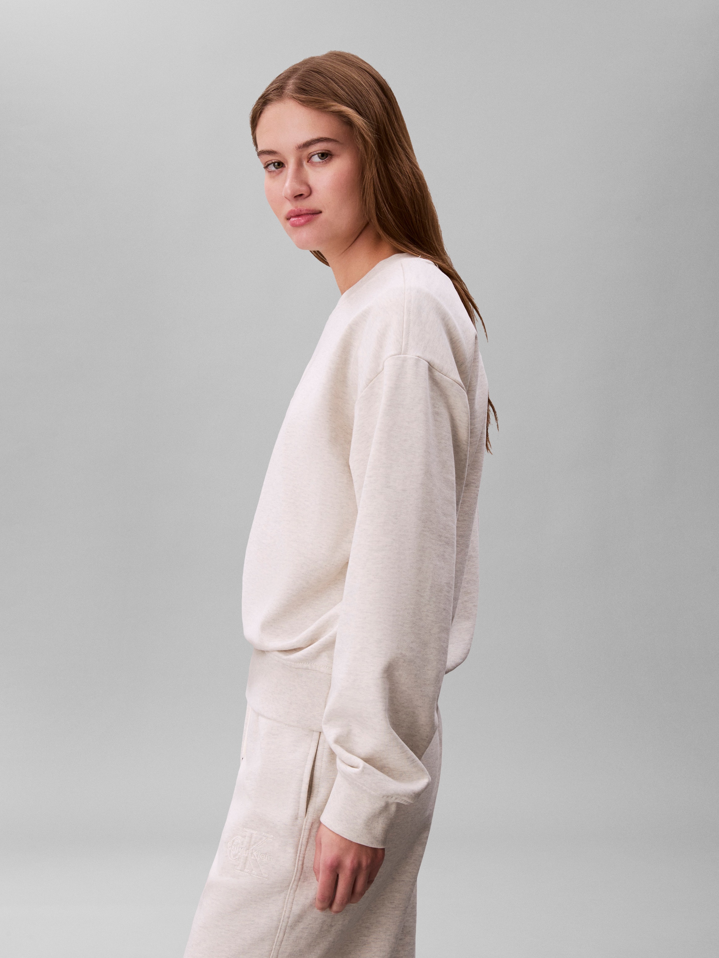 Calvin Klein Pull »EMBOSSED MONOLOGO«, Coupe régulière avec col rond
