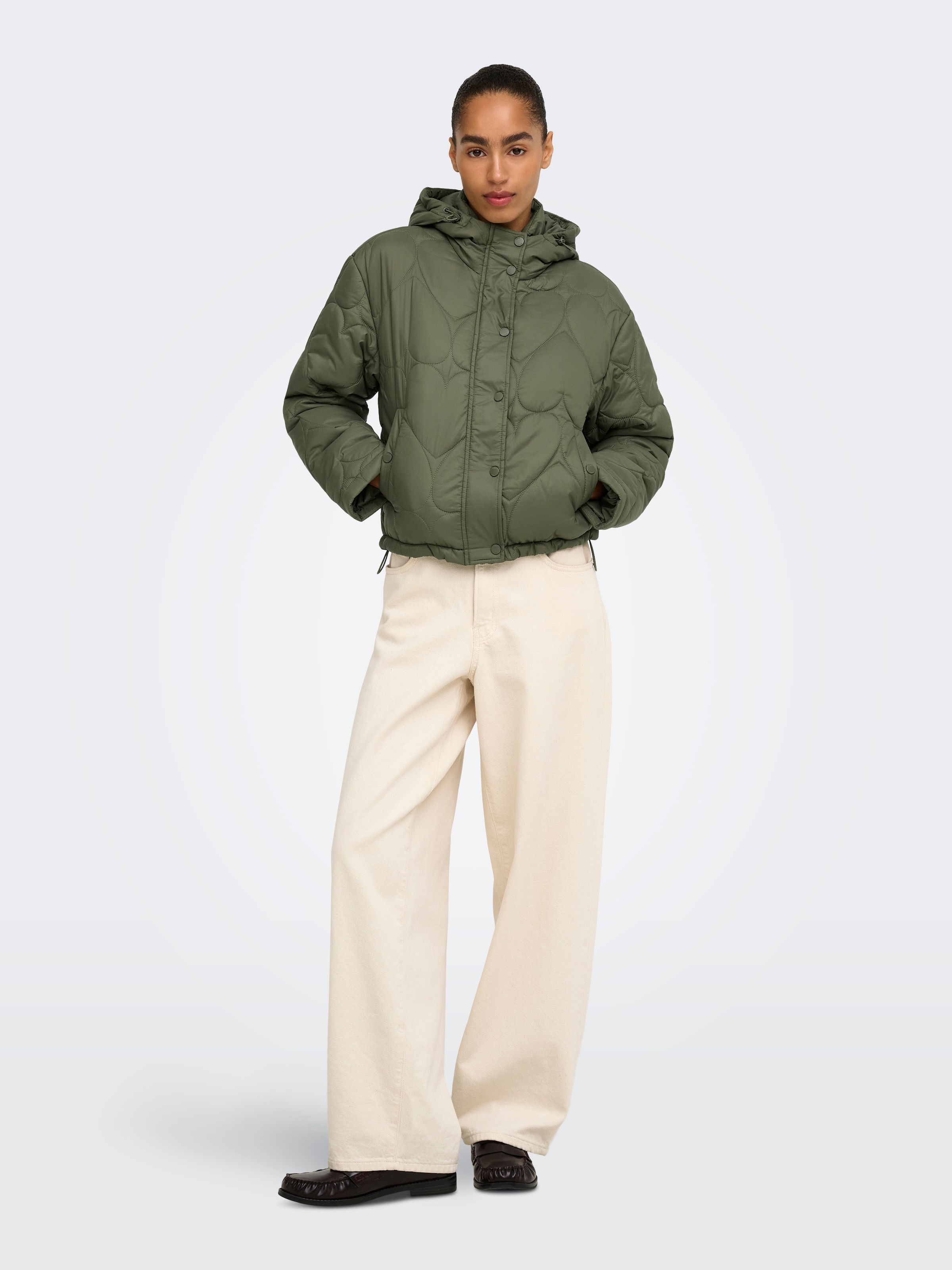 ONLY Veste matelassée »ONLTAHIA LW HEART HOOD JACKET CC OTW« avec capuche fibre synthétique