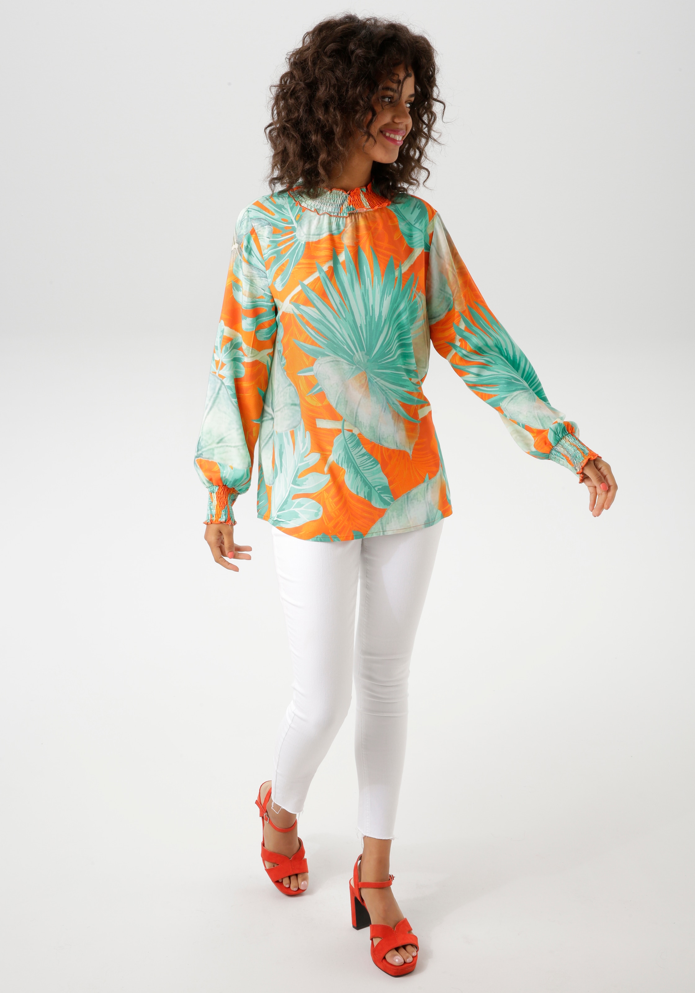 Aniston CASUAL Schlupfbluse mit grossflächigen Blätterdruck im Batik-Dessin