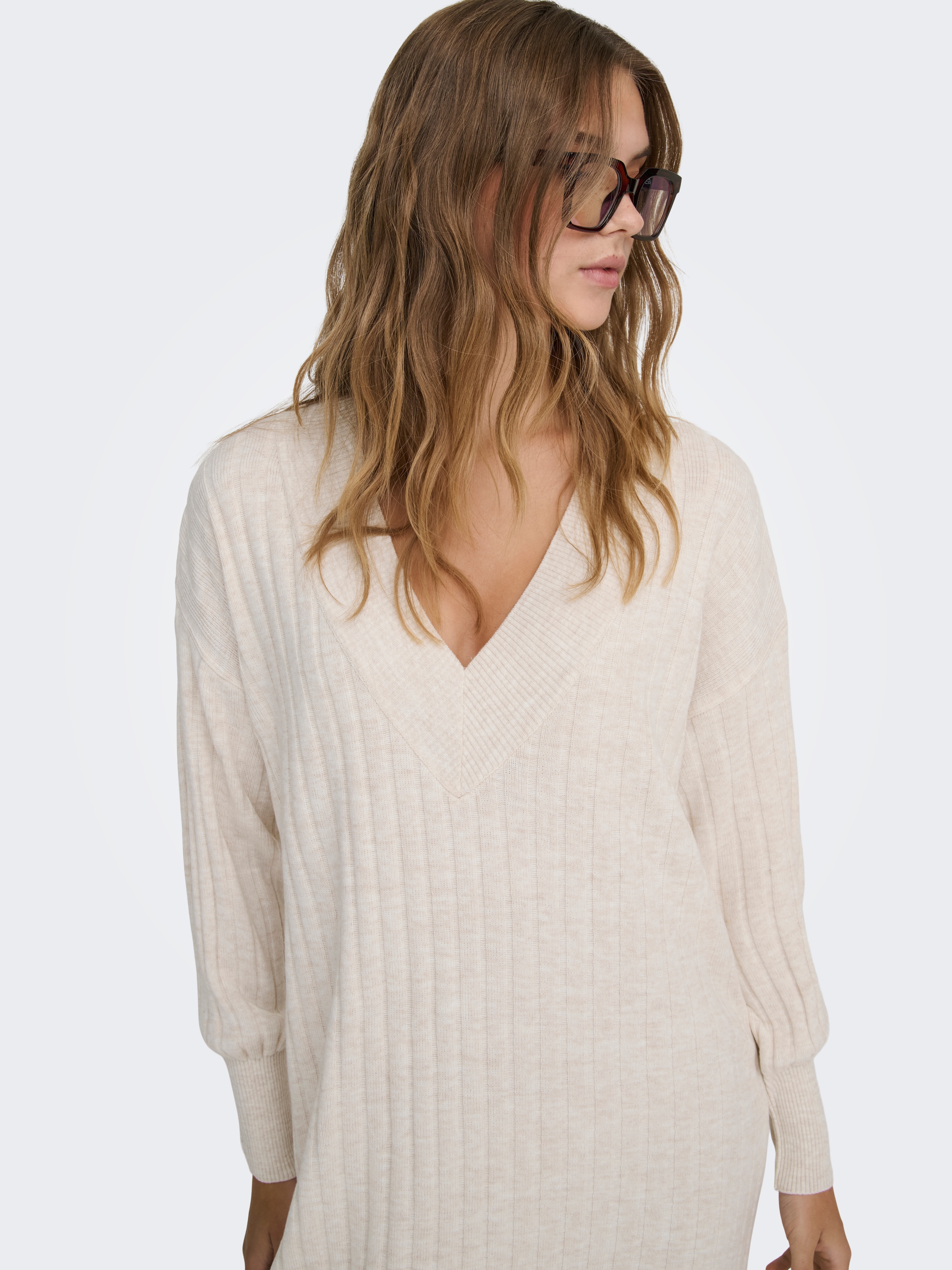 ONLY Strickkleid »ONLNEW TESSA L/S MIDI V DRESS« mit tiefem V-Ausschnitt mit breiter Blende