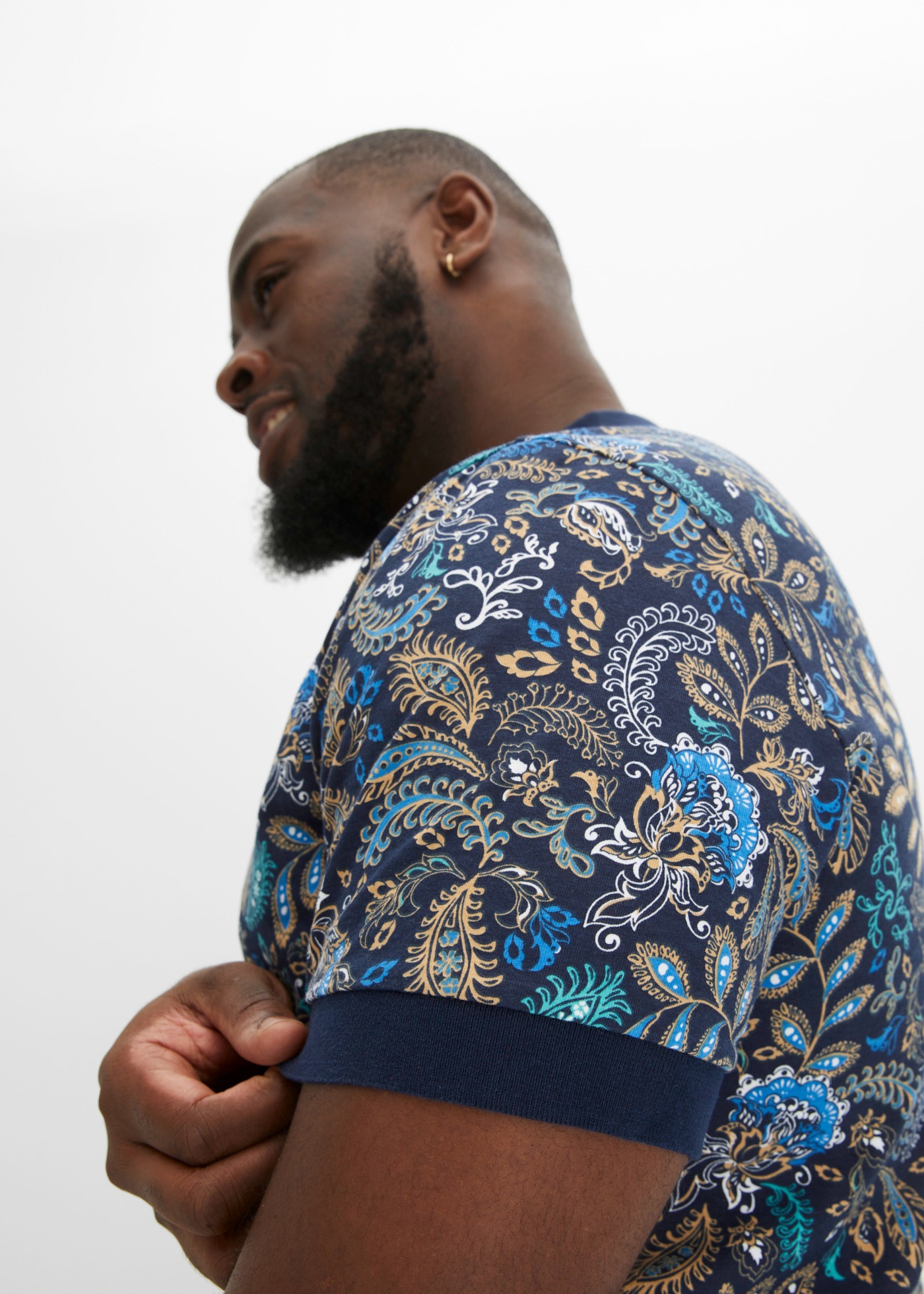 bonprix Polo avec imprimé paisley, design à manches courtes, coupe régulière