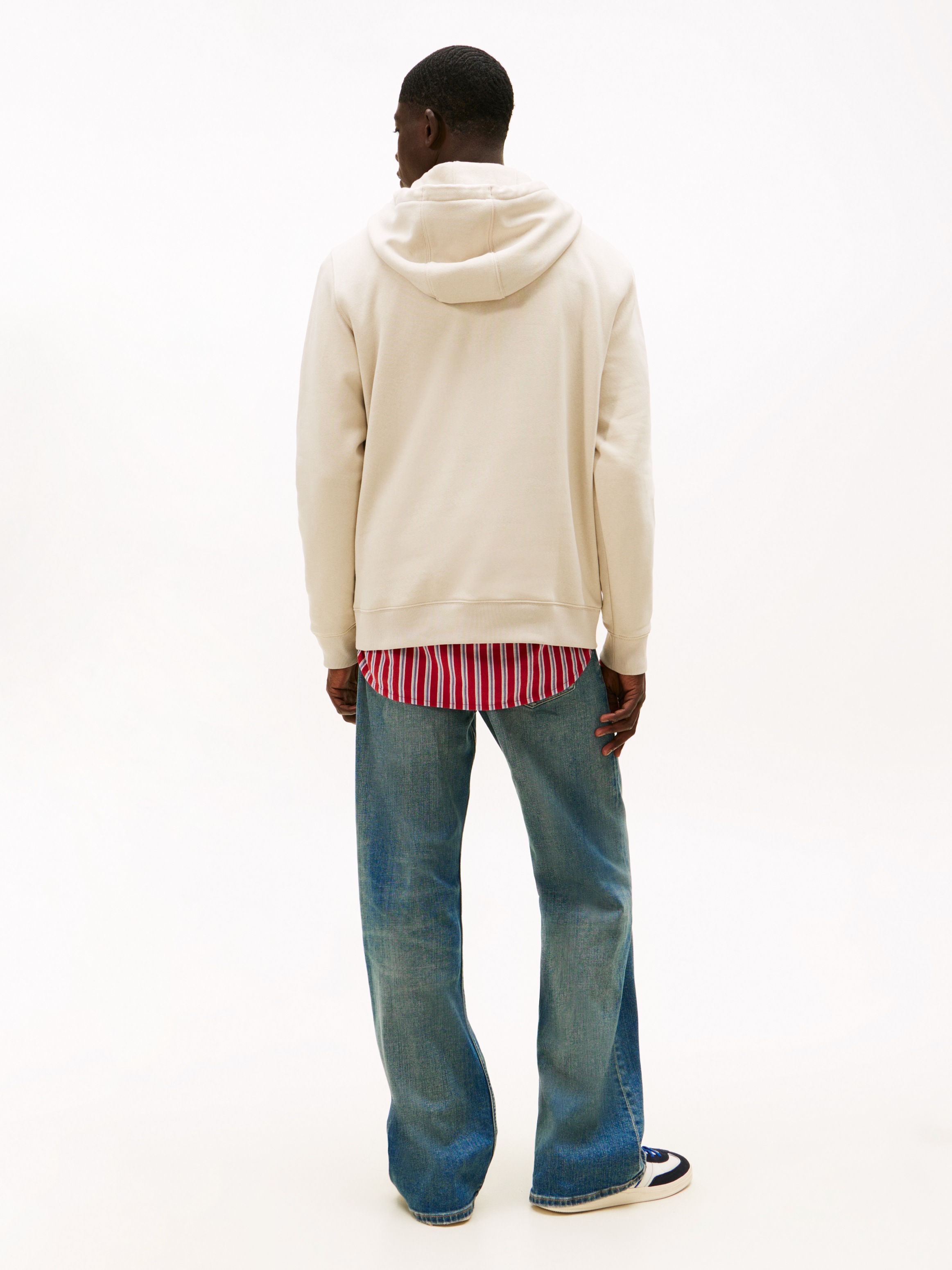 Tommy Jeans Hoodie »TJM REGULAR FLAG«, mit bestickten Markenlogo auf Brusthöhe
