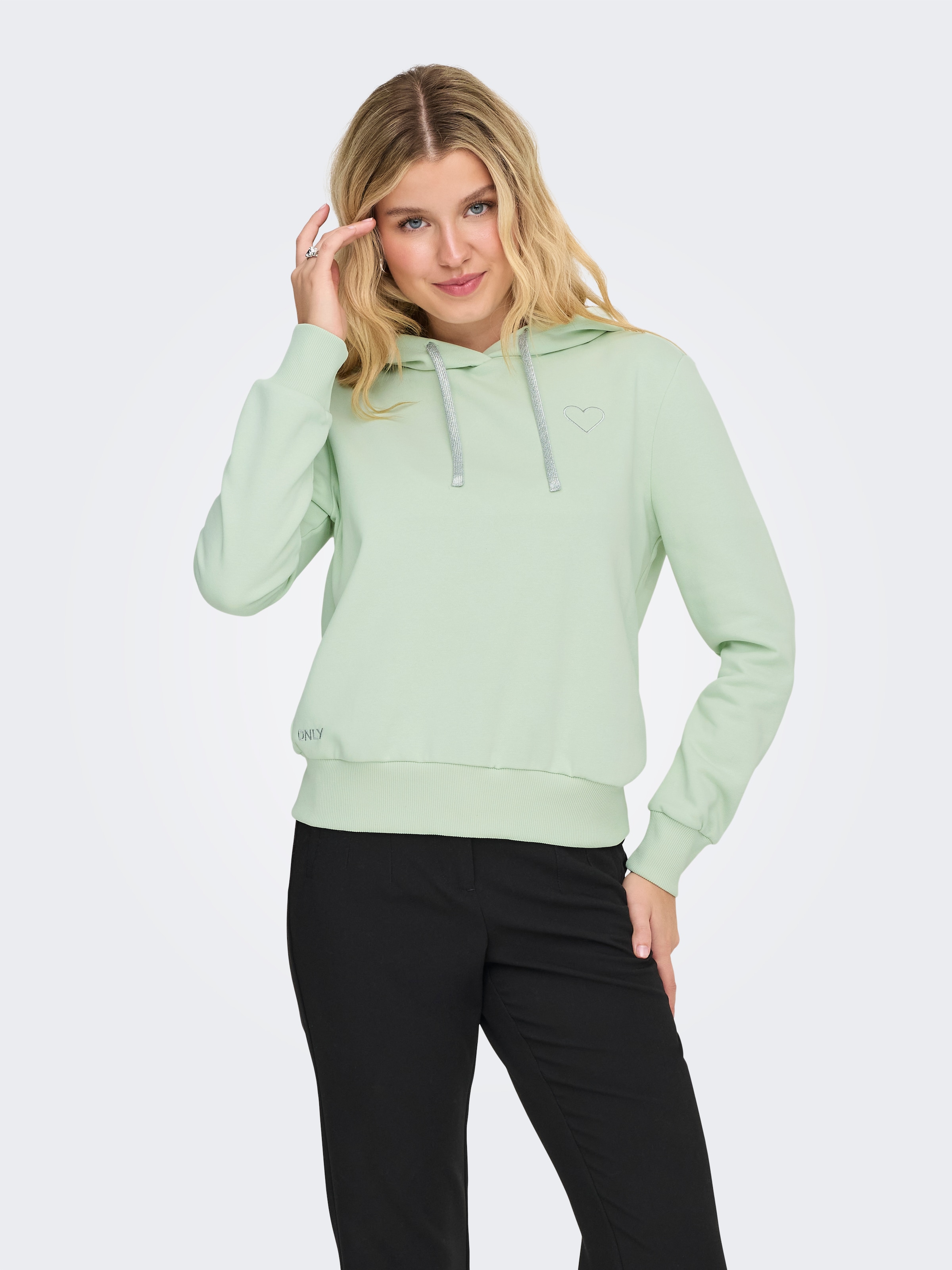 ONLY Sweat à capuche »ONLNOLI L/S HEART HOOD SWT NOOS«, mélange coton, coupe régulière
