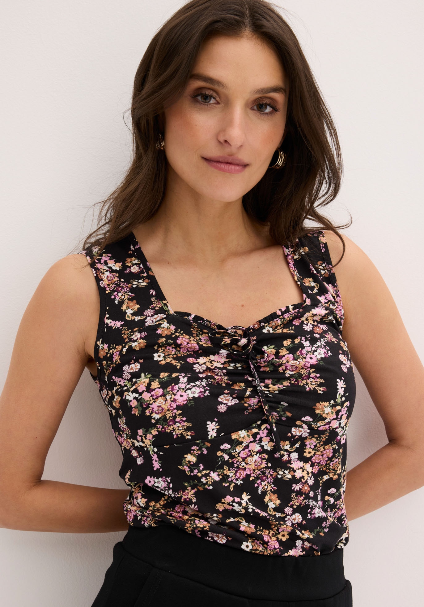 bonprix Shirttop »Top aus Viskose-Mix« ärmellos, figurbetont, feminin, eckiger Ausschnitt mit Deko-Schleife