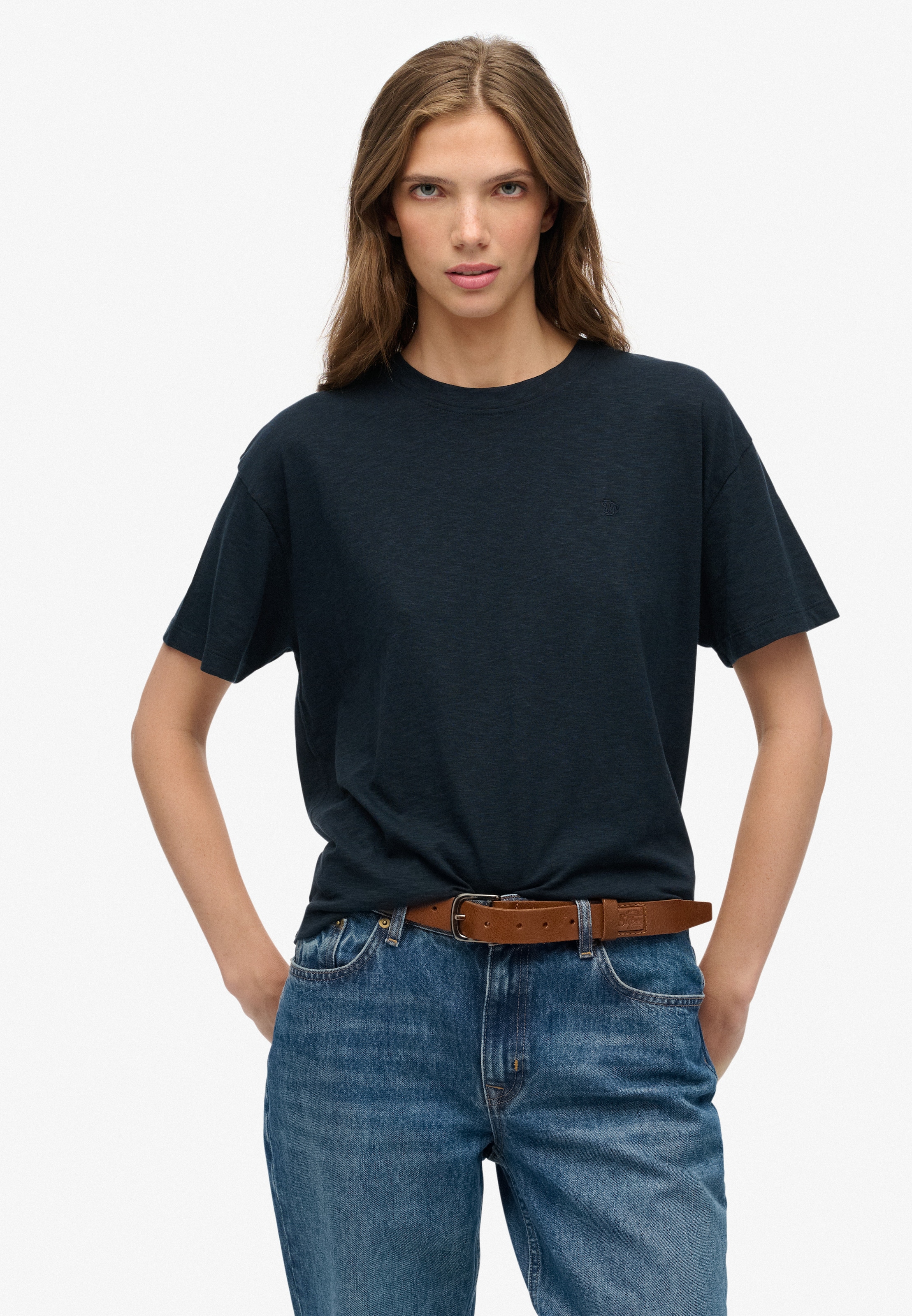 Superdry T-Shirt »STUDIOS CREW TEE« mit Markenlabel, aus Baumwollmischung, Relaxed Fit, Kurzarm