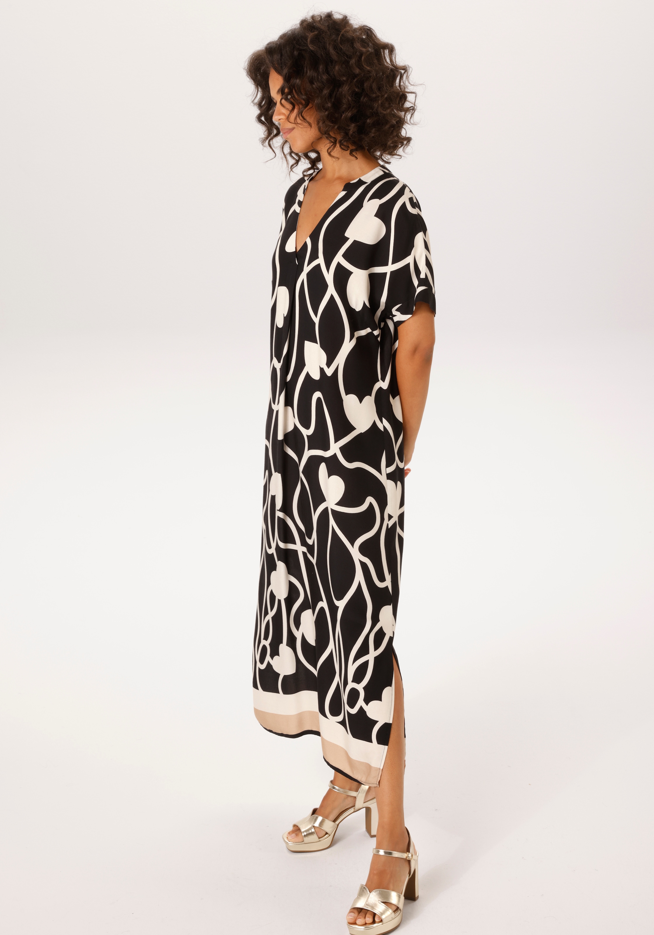 Aniston CASUAL Robe d'été mit Herzen im grafischen Druck und Bordüre am Saum - NEUE KOLLEKTION