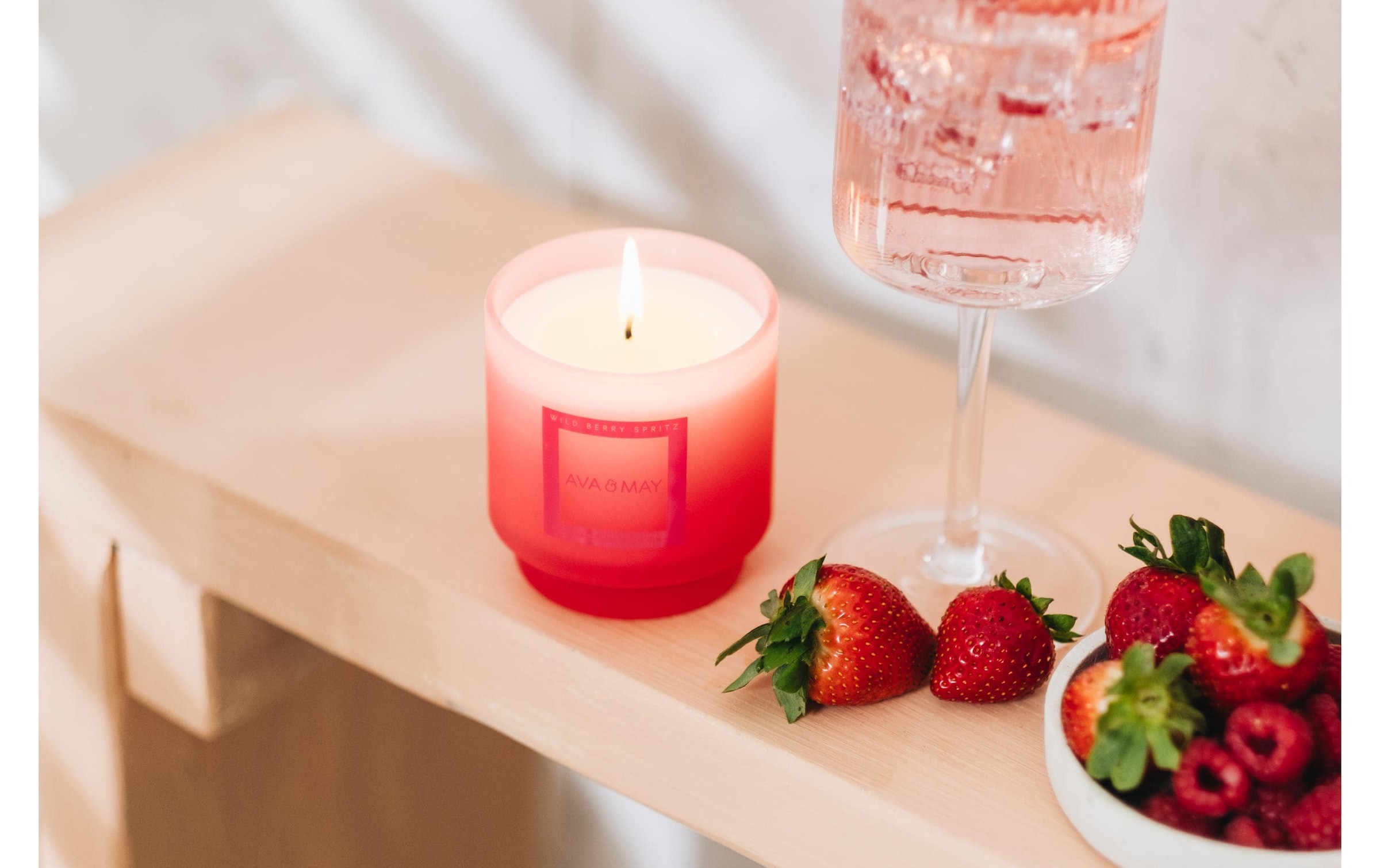 AVA & MAY Bougie parfumée »Wild Berry Spritz 200 g«