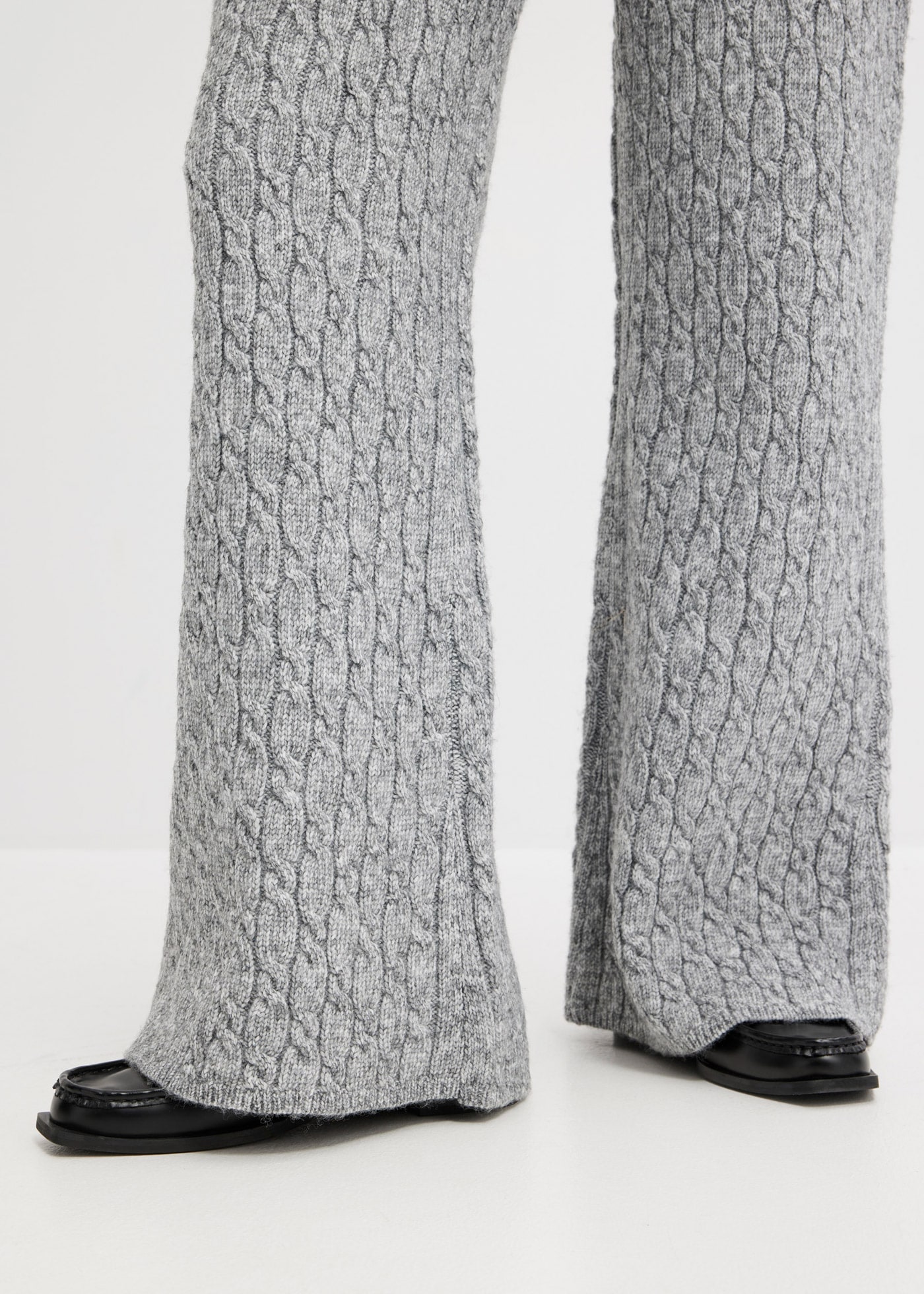 bonprix Pantalon en tissu »Strickhose mit Zopfmuster«  aus Polyester und Wolle, Loose Fit, weite Beinform, mit Zopfmuster