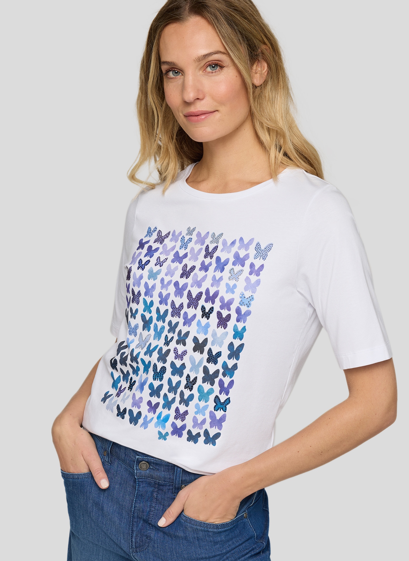 Rabe T-shirt mit Schmetterling Print