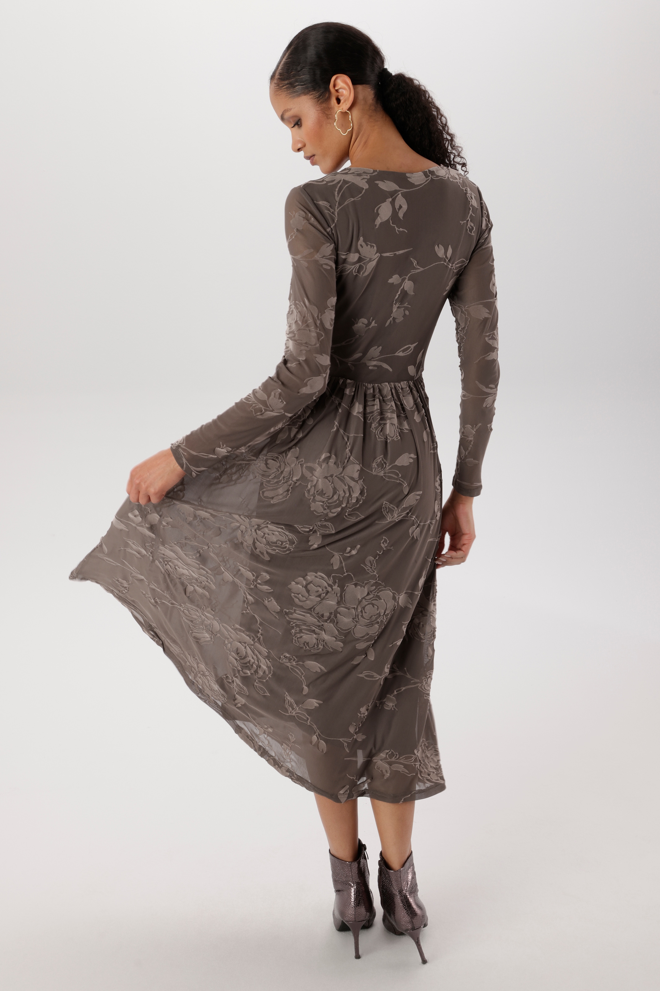 Aniston SELECTED Robe midi en aspect burnout floral et qualité mesh - NOUVELLE COLLECTION