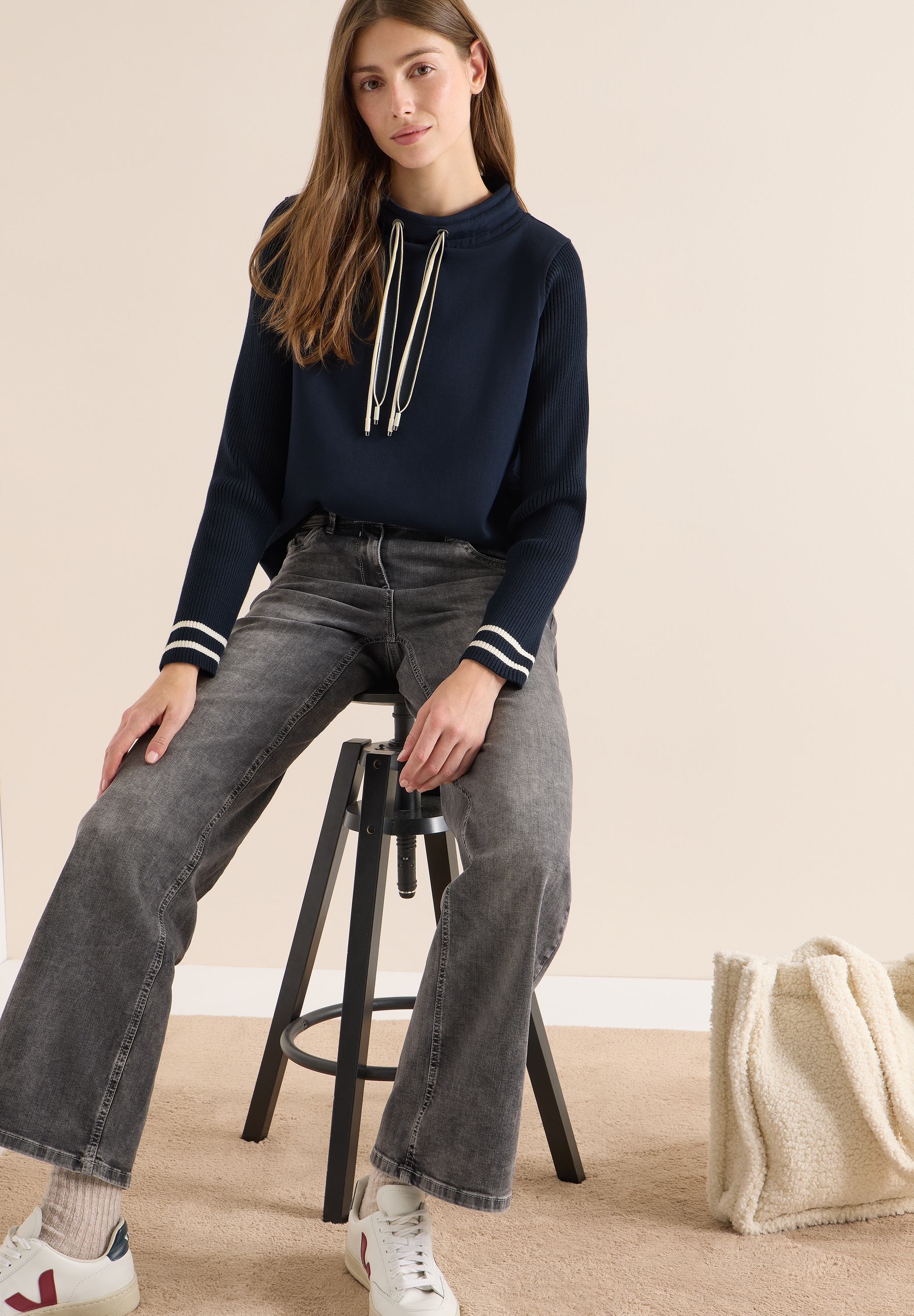 Cecil Sweatshirt , mit Strickärmeln und College Details
