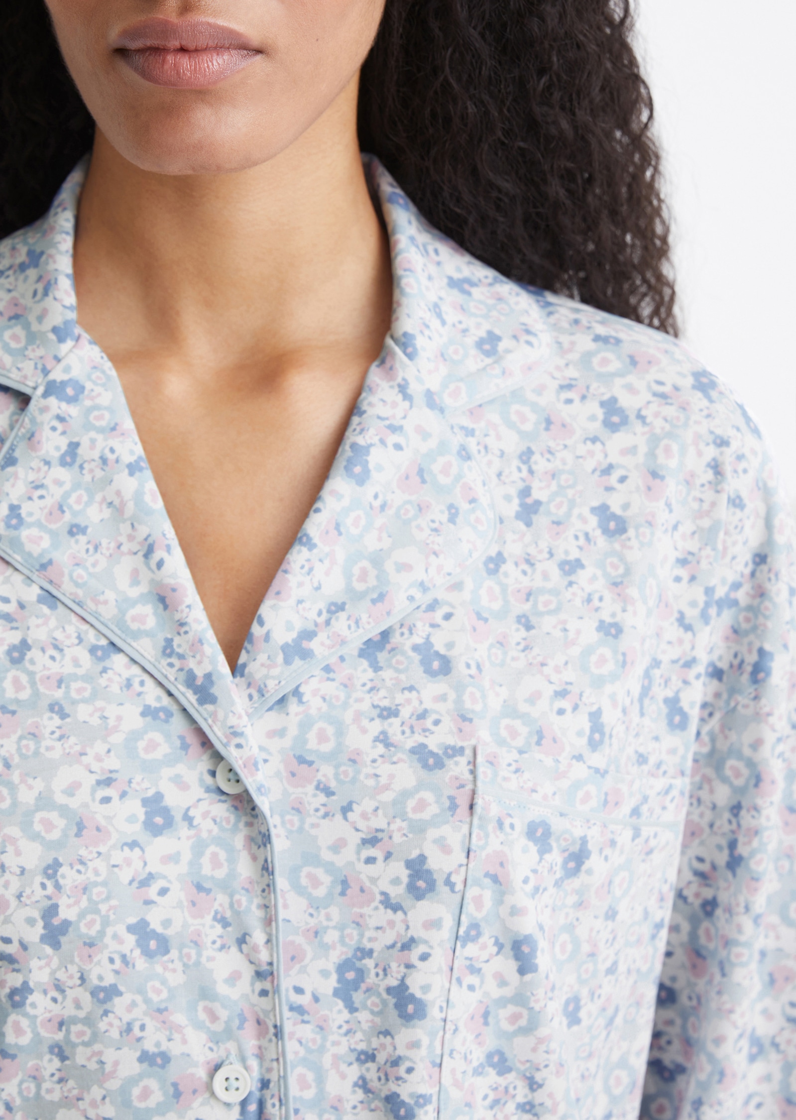 Marc O'Polo Nachthemd »Mix & Match Cotton« Brusttasche mit Bowlingkragen, Brusttasche und modernem Allover-Print