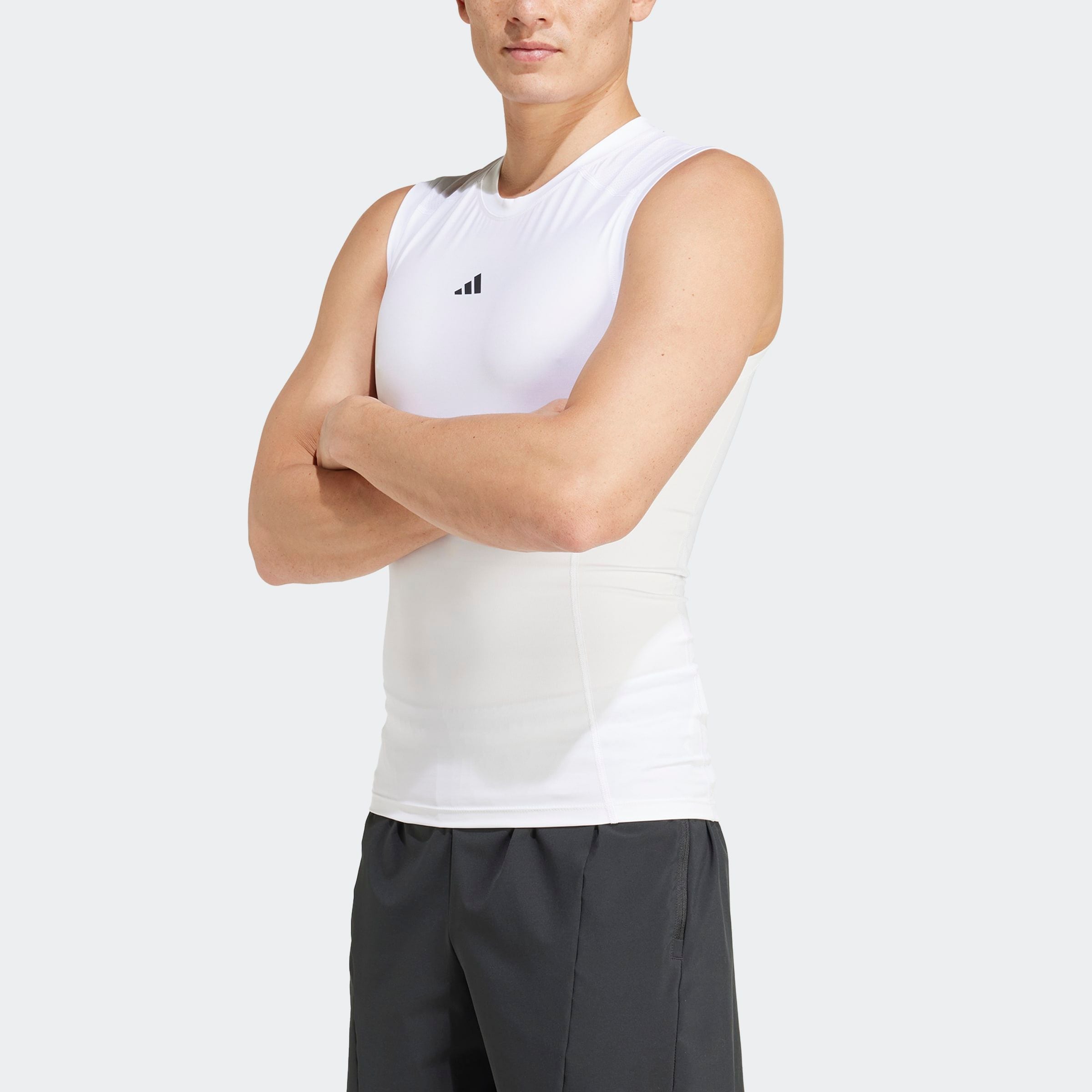 adidas Performance Débardeur »TECHFIT COMPRESSION TRAINING SLEEVELESS« avec col rond, sans fermeture, longueur normale