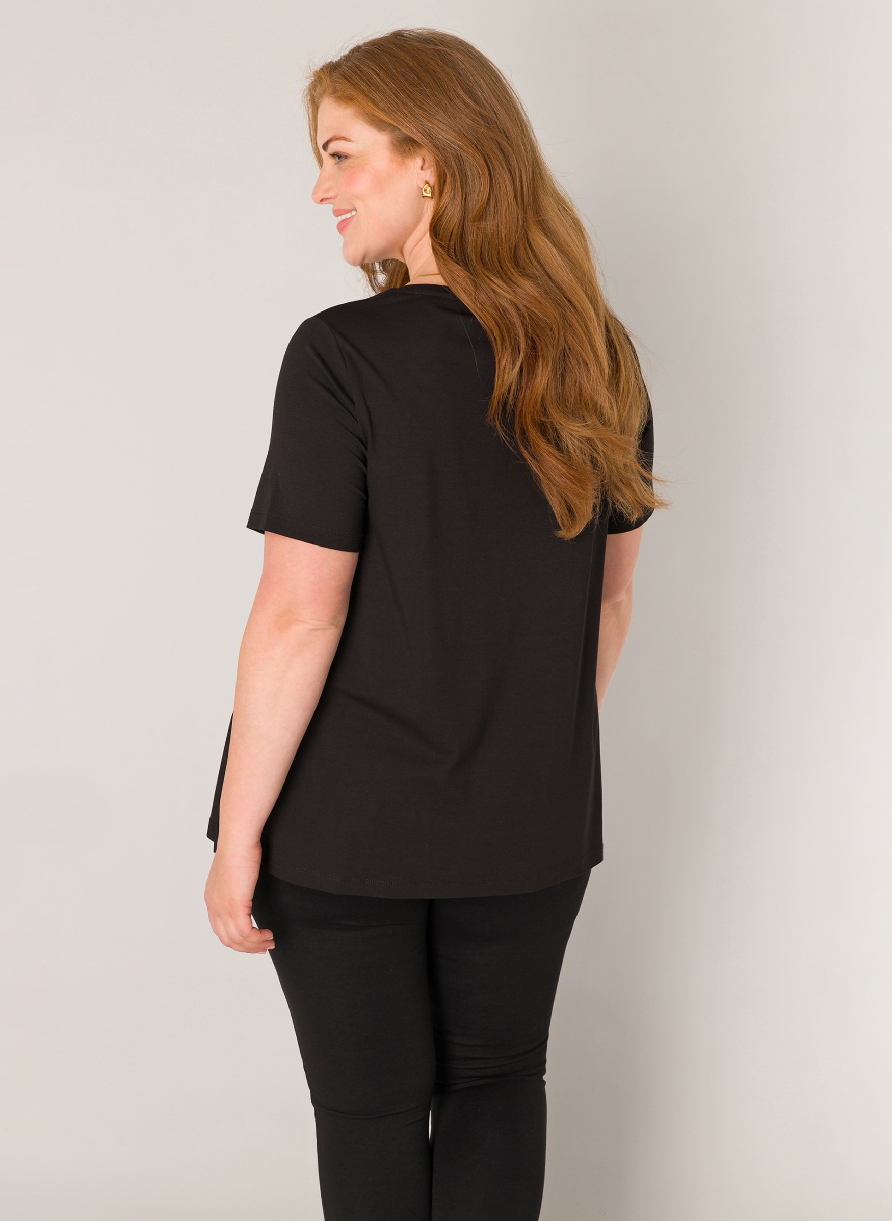 Base Level Curvy T-shirt »Alba« mit V-Ausschnitt