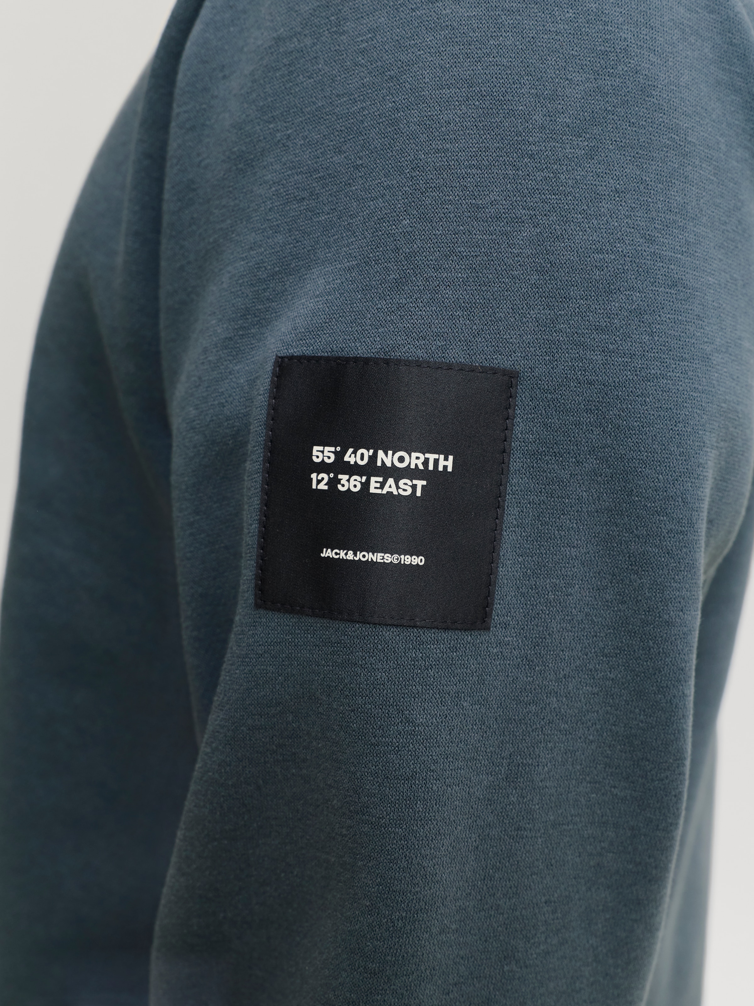 Jack & Jones PlusSize Sweat-shirt »JJCLEVELAND SWEAT CREW NECK PLS«, mélange de matériaux, coupe régulière
