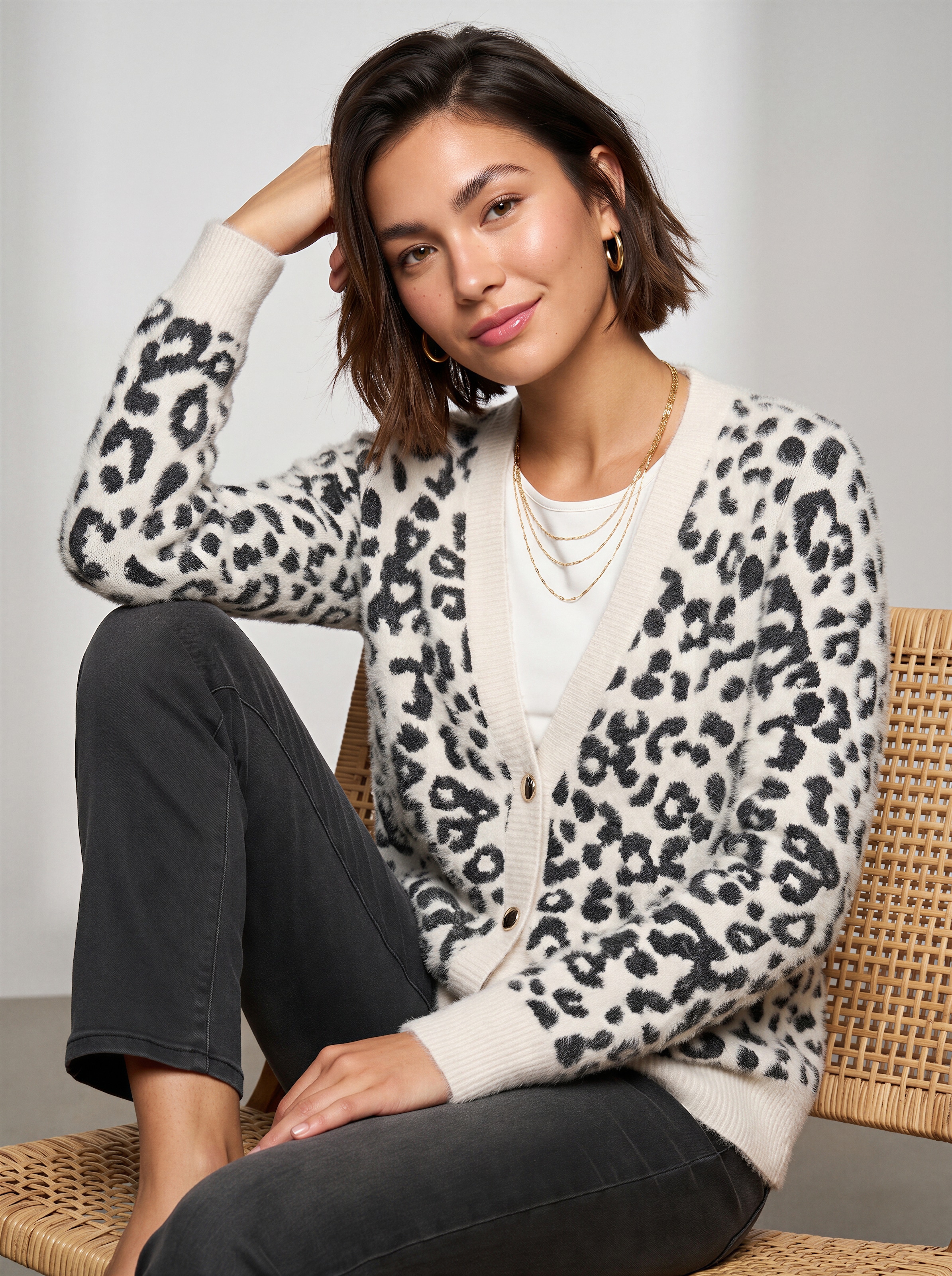 LASCANA Veste en tricot »in flauschiger Qualität mit Leomuster und lässiger Oversize-Form« Cardigan à motif léopard, veste en tricot oversize avec motif animal