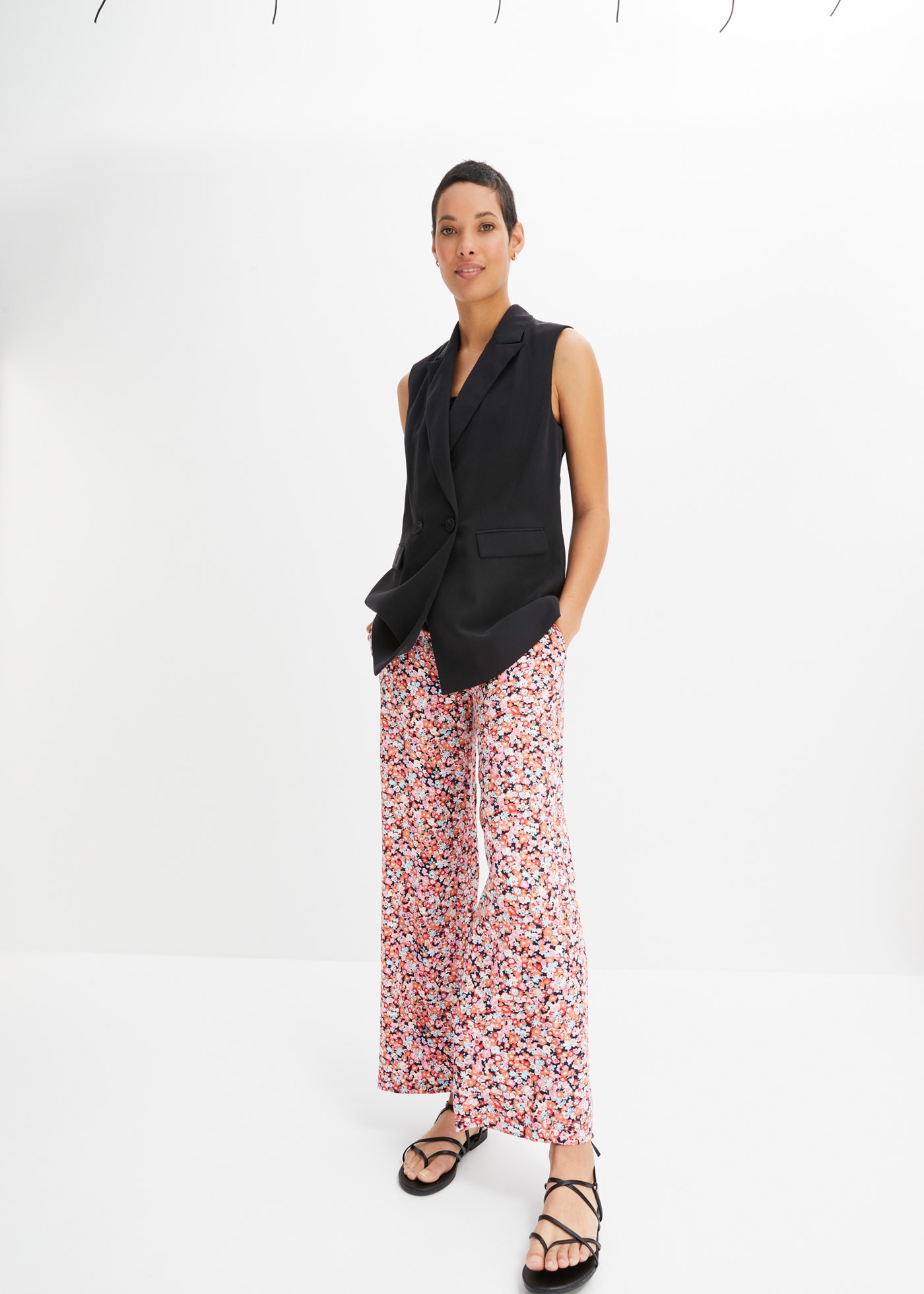 bonprix Pantalon à enfiler  aus Viskose, lockere Passform, femininer Print, moderner Stil