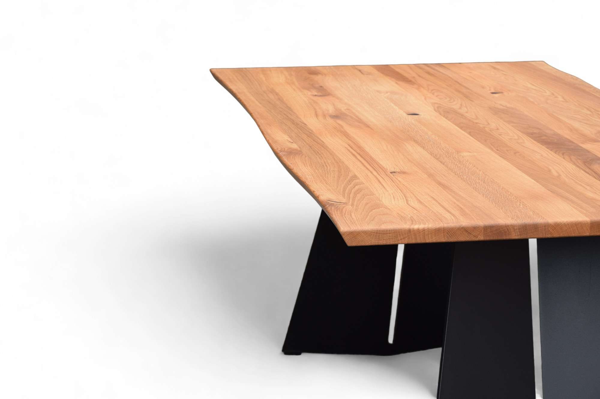 GOODproduct Esstisch »Winteregg Küchentisch, Metall-Wangengestell, Wildeiche massiv geölt« Baum Kante oder Schweizer Kante, erhältlich in 3 Grössen und 2 Farben