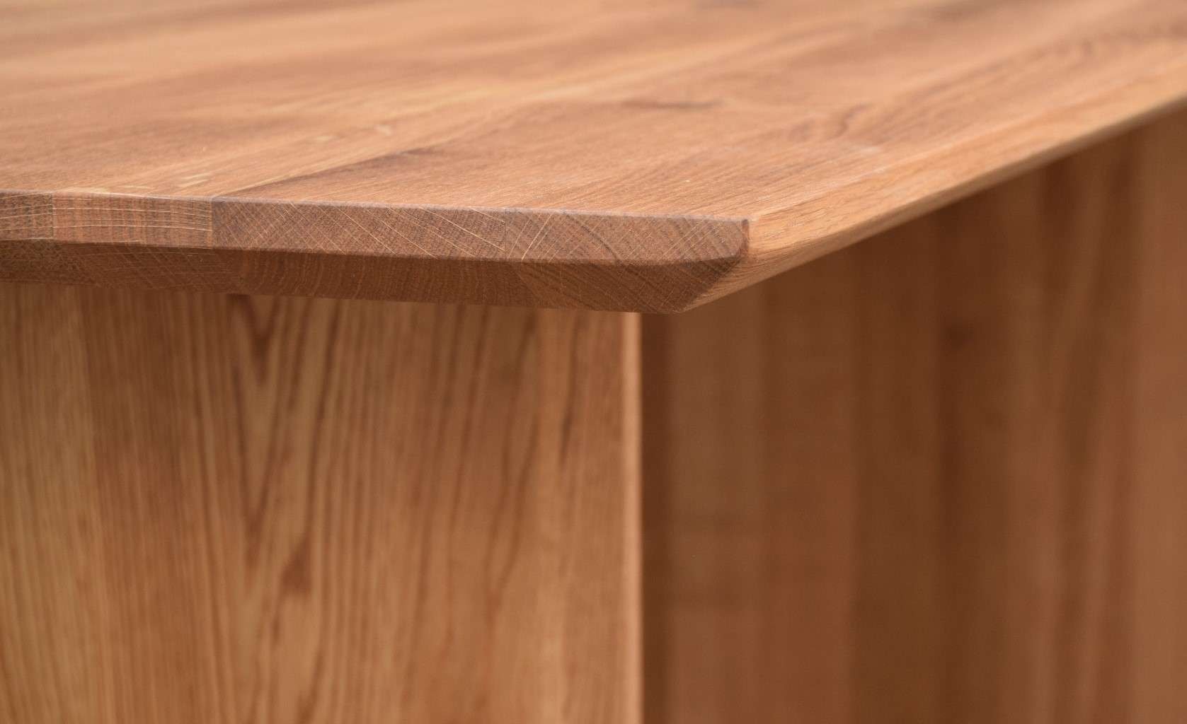 GOODproduct Esstisch »Waldhain Küchentisch, Holz-Wangengestell, Wildeiche massiv geölt« Baum Kante oder Schweizer Kante, erhältlich in 3 Grössen, natur geölt