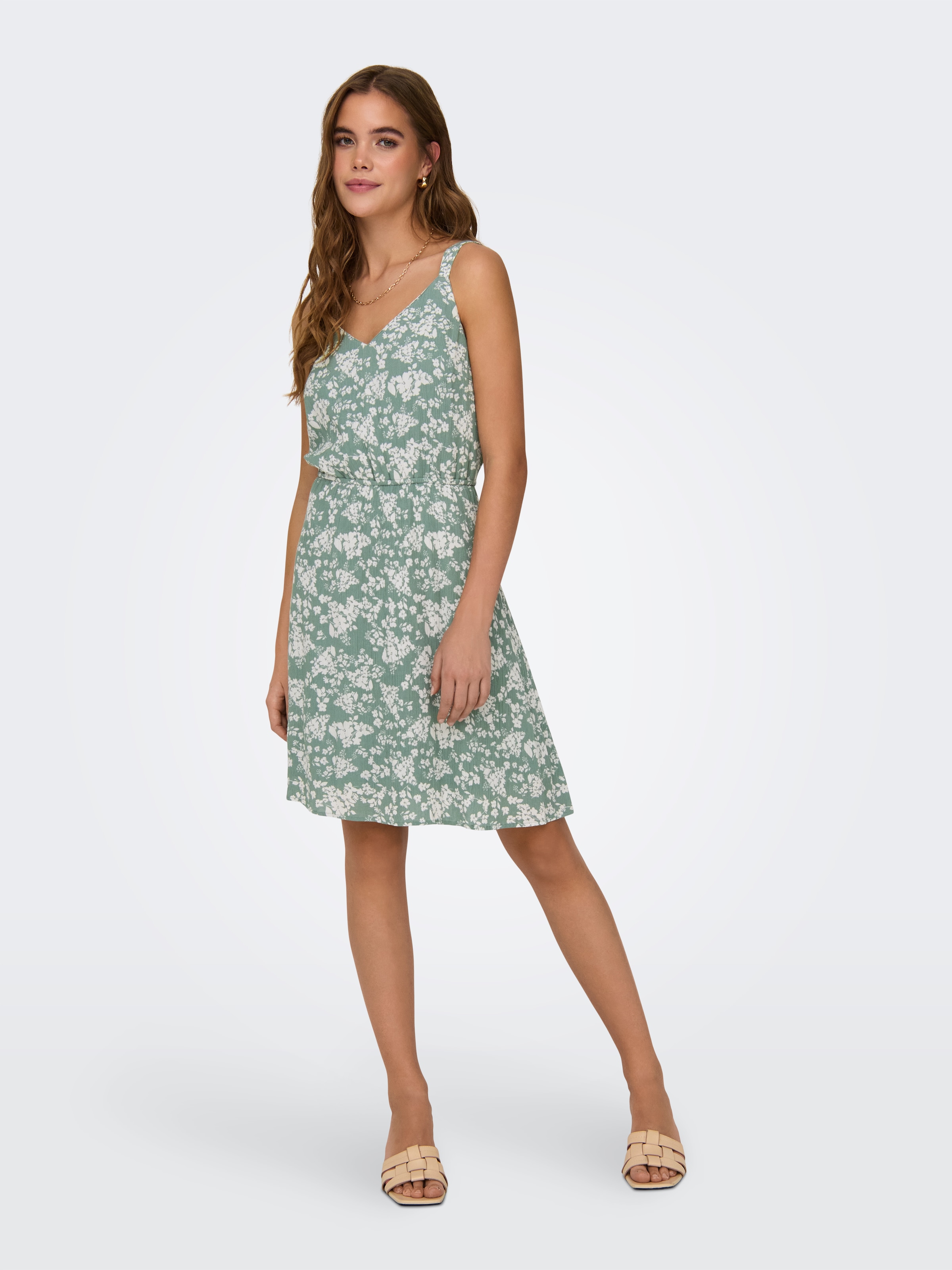 ONLY Robe à bretelles »ONLKARMEN LIFE S/L SHORT DRESS WVN NOOS« viscose, coupe régulière, col en V