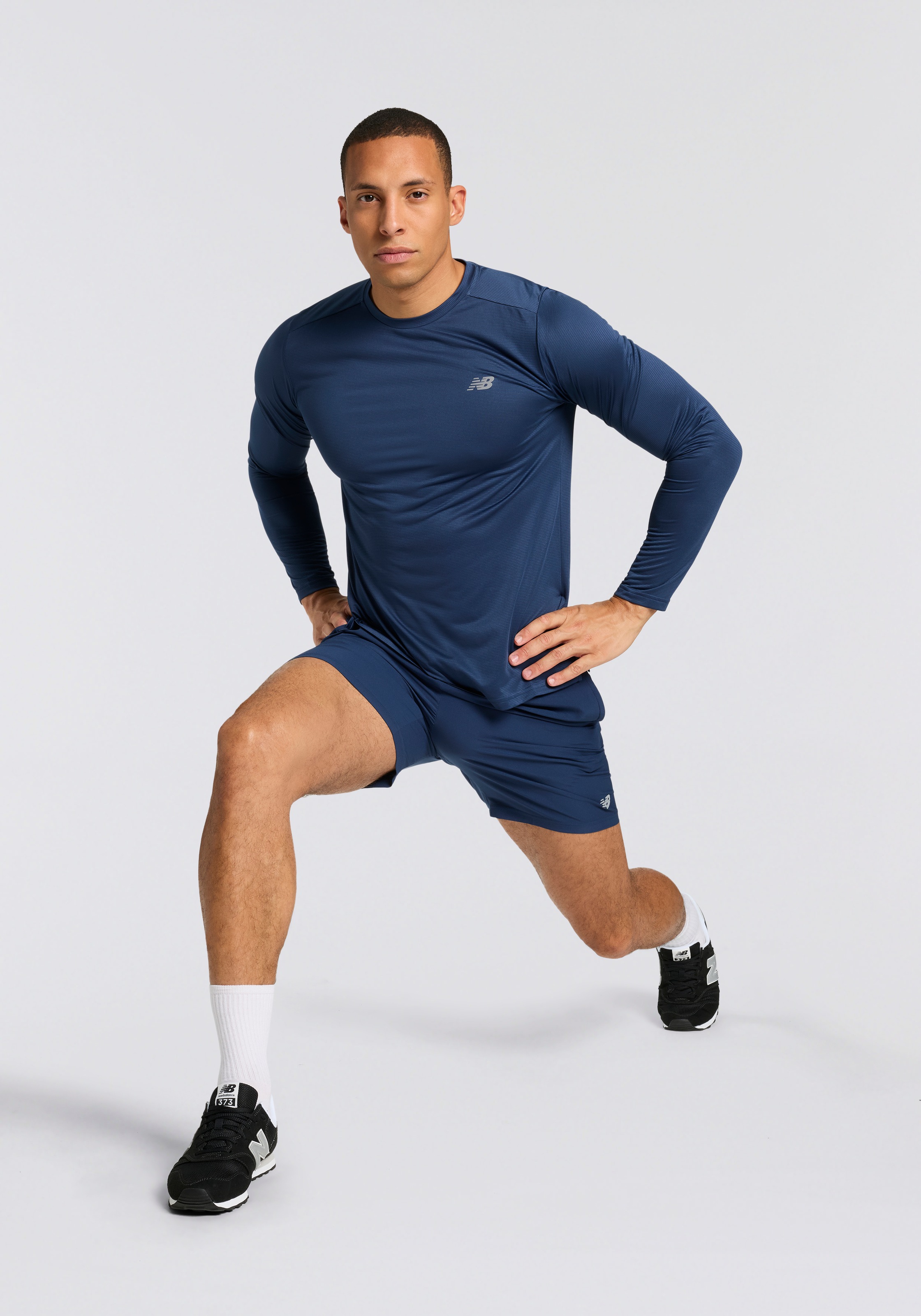 New Balance Laufshirt »Sport Essentials Long Sleeve« Langarm, feuchtigkeitsableitendes Material, pflegeleicht