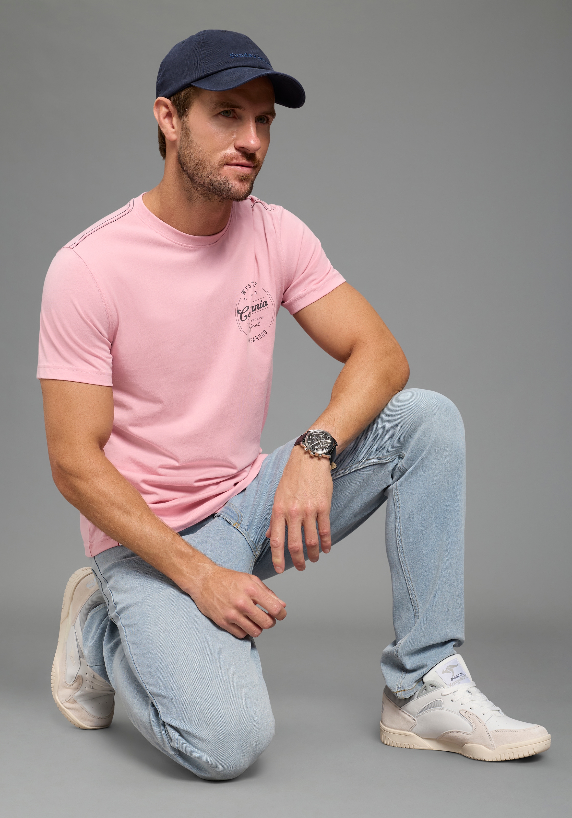 KangaROOS Jogg pants Straight-Fit, normale Leibhöhe, mit Knopf-Applikation