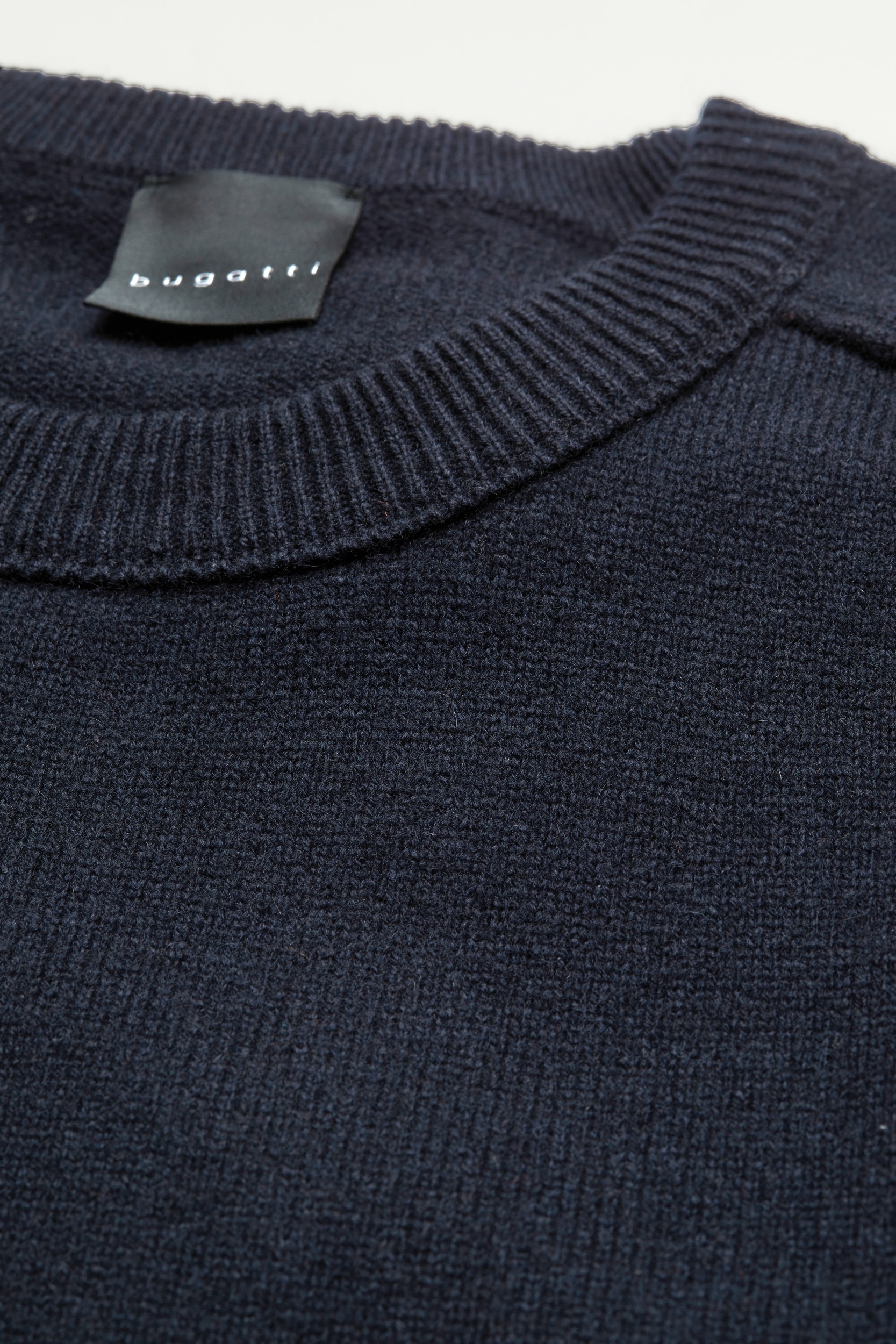 bugatti Pull à col rond mit Rundhalsausschnitt