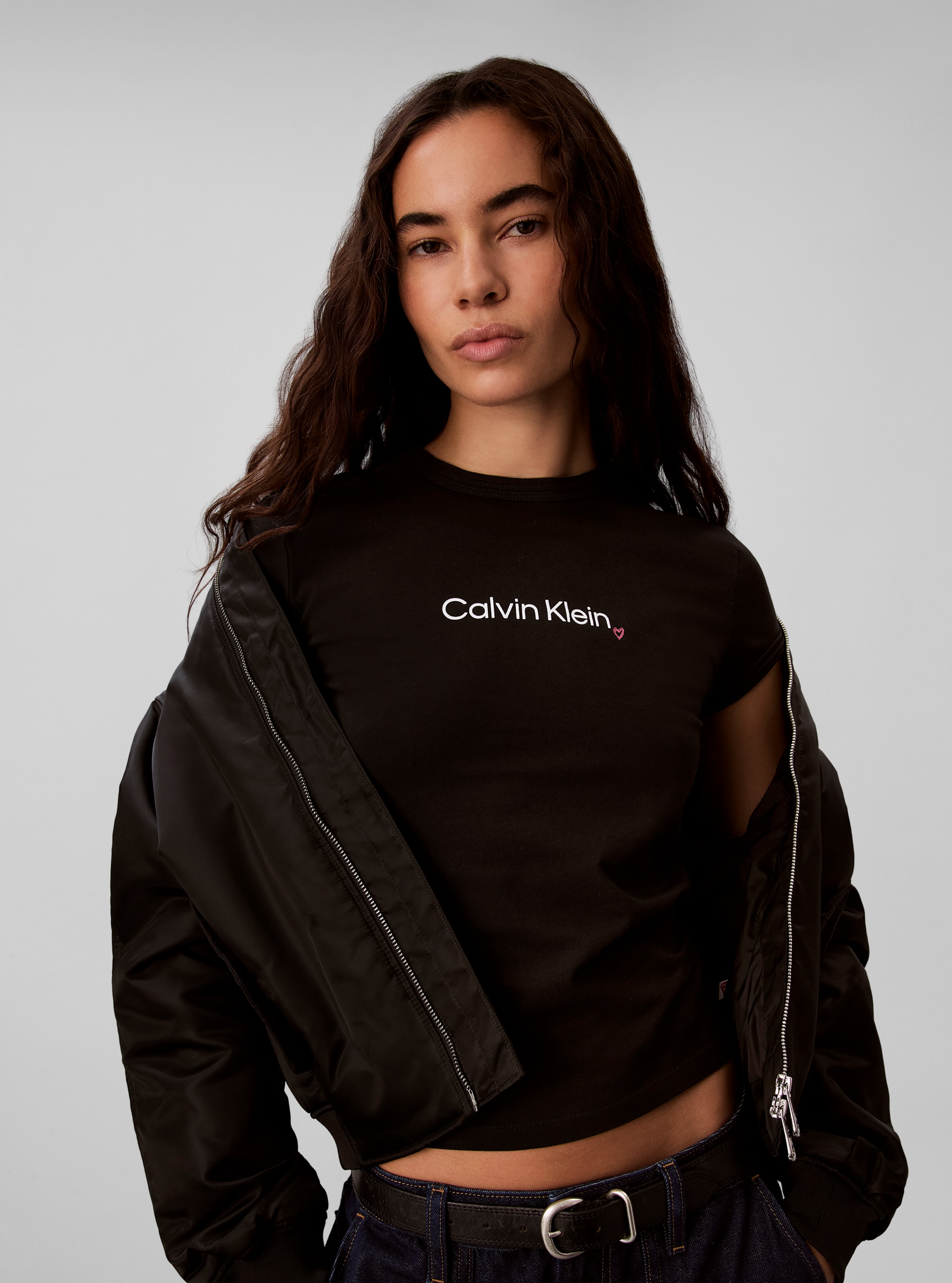 Calvin Klein T-shirt »SLIM FIT HEART LOGO TEE« coupe slim, inscription logo