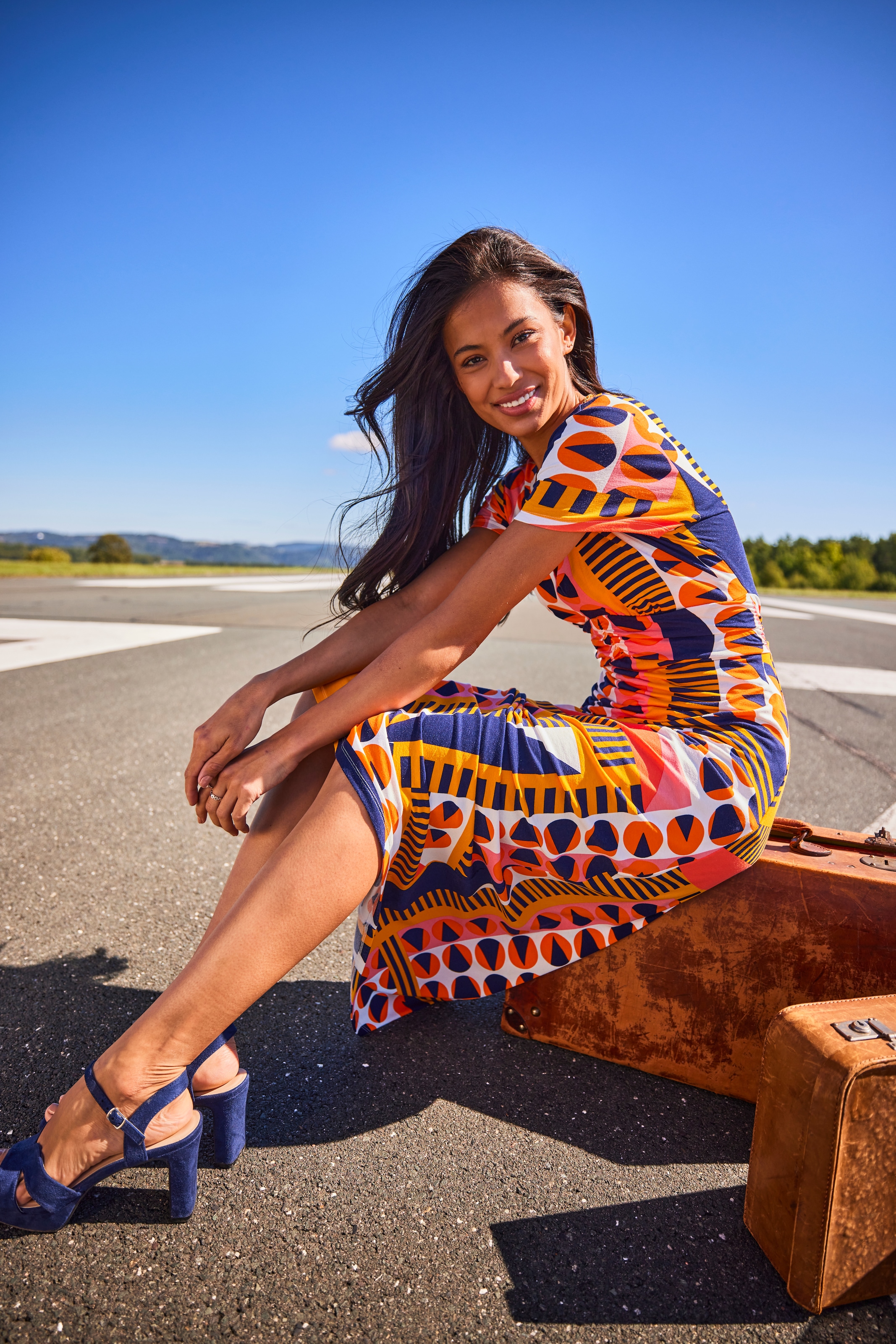 Aniston SELECTED Maxikleid in kräftigen Farbtönen und geometrischer Musterung - NEUE KOLLEKTION