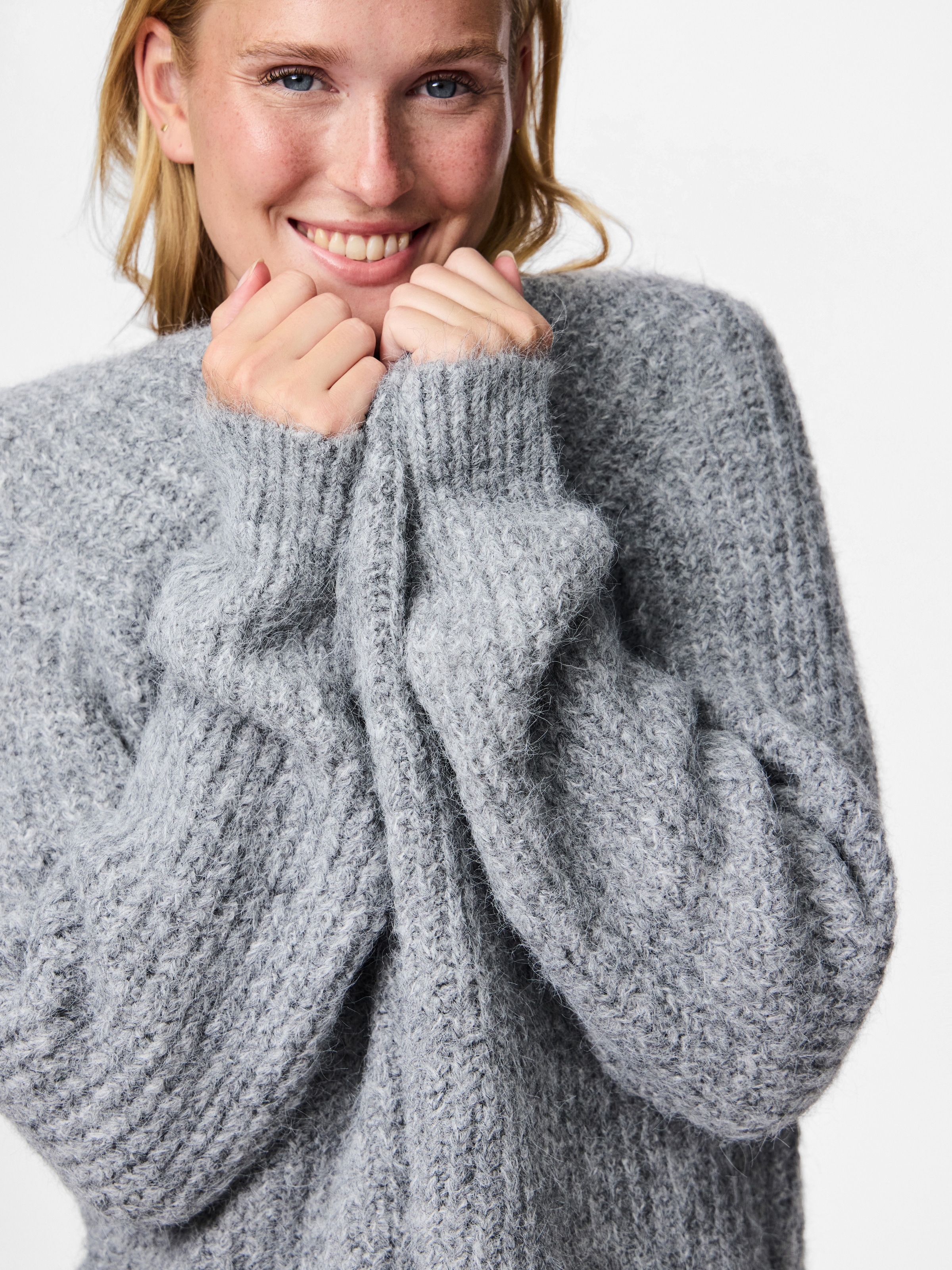 pieces Veste en tricot »PCCLEO LS V-NECK KNIT CARDIGAN NOOS BC«
