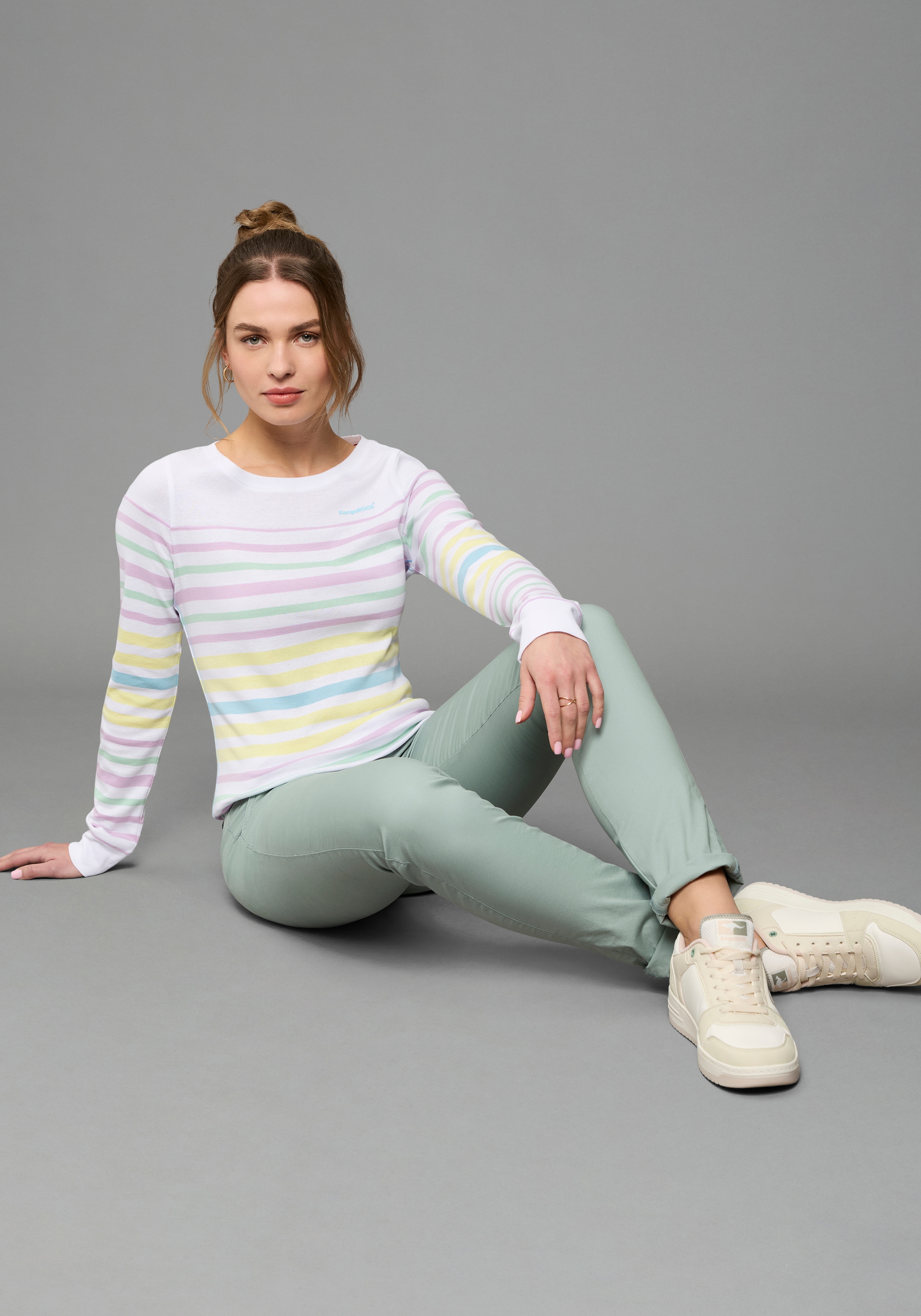 KangaROOS T-shirt à manches longues avec col rond, longueur couvrant les hanches, coupe ajustée