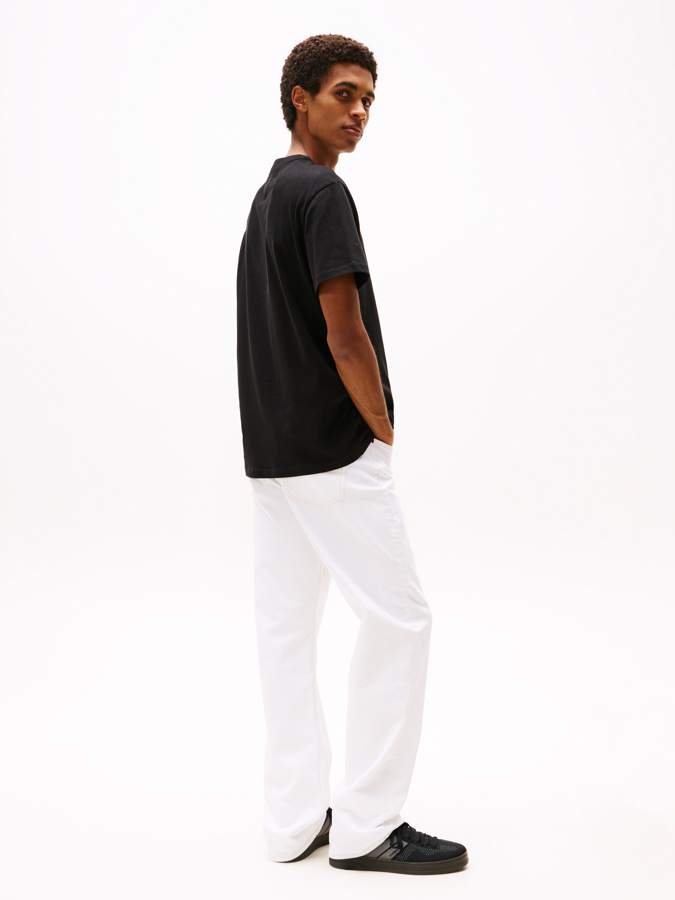 Tommy Jeans T-shirt »TJM REG BADGE TEE EXT« mit Logostickerei