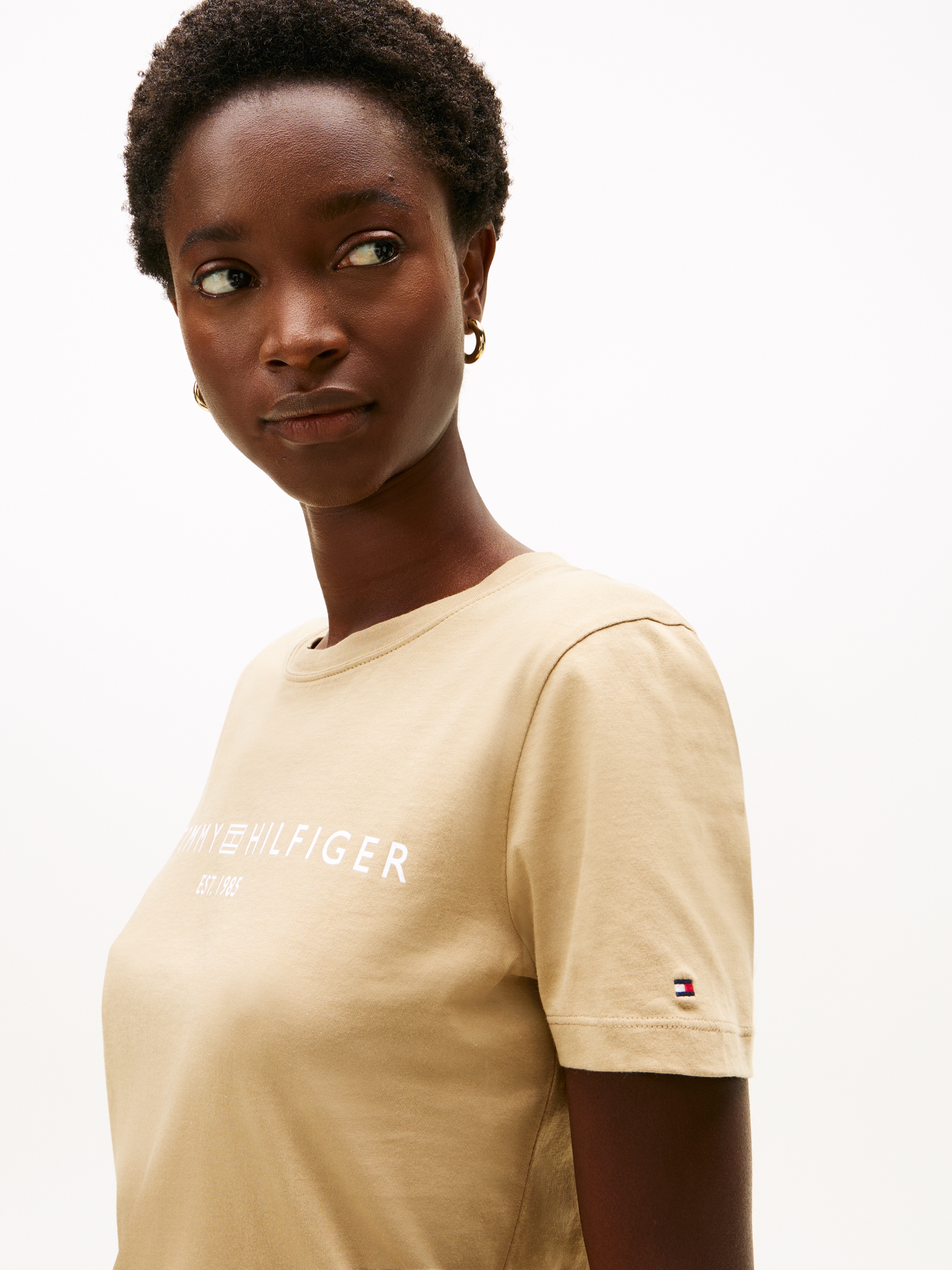 Tommy Hilfiger T-shirt à manches courtes »REG CORP LOGO C-NK mit Logoschriftzug und Stickerei« Baumwolle