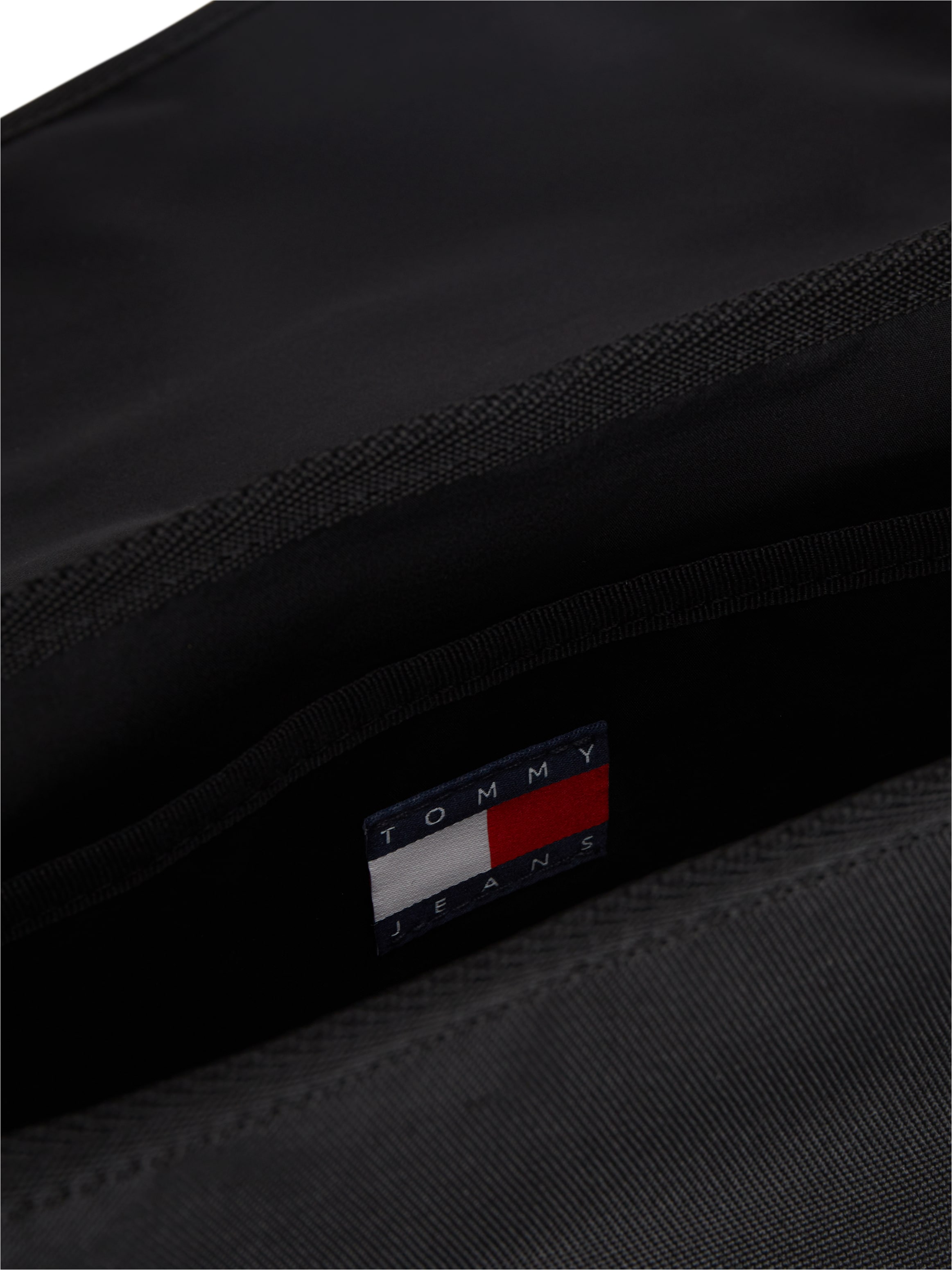 Tommy Jeans Sac de messager »TJM ESS DAILY MESSENGER« Damen Schultertasche, Geschäftstasche mit Logo-Aufnäher