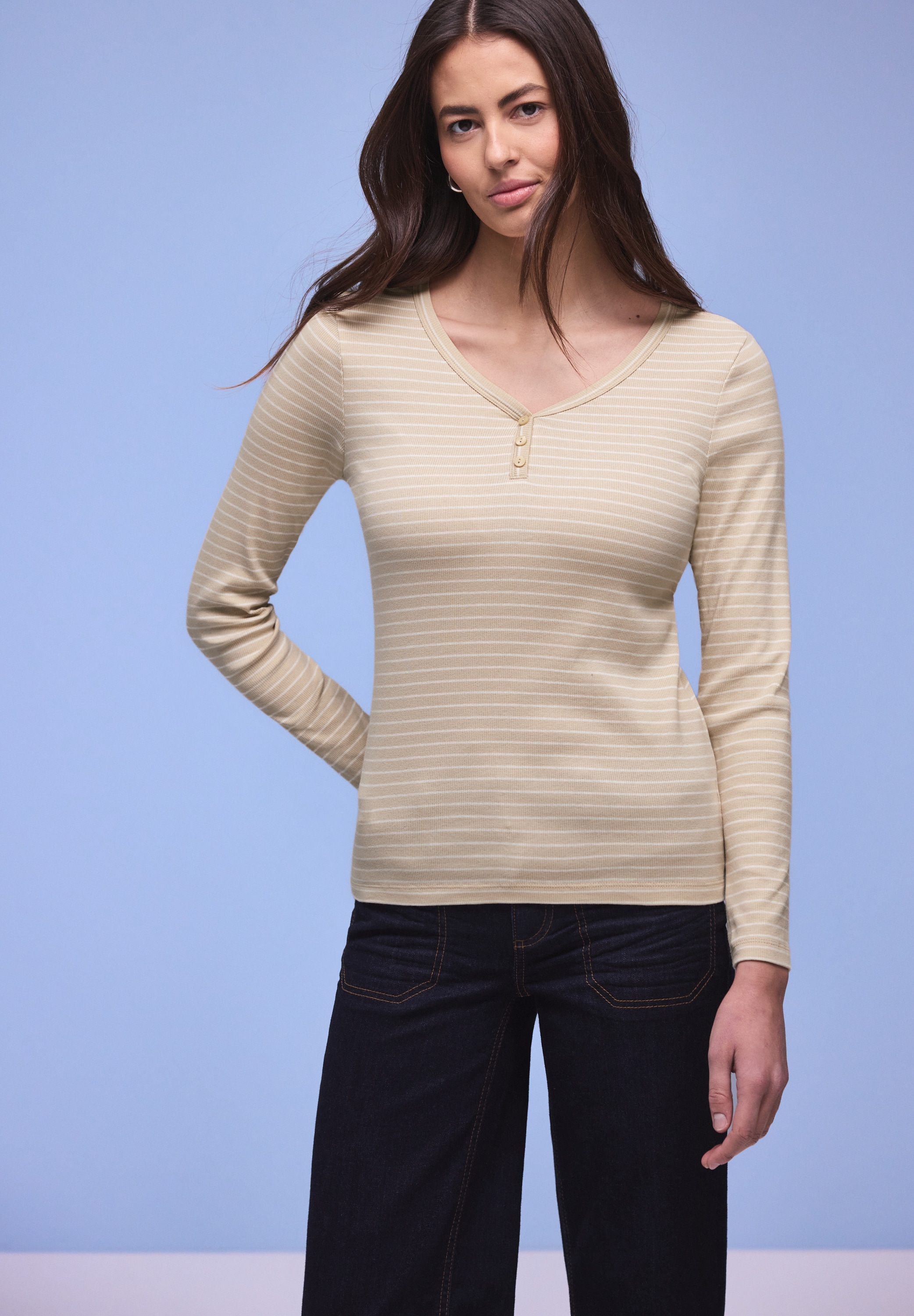 STREET ONE T-shirt à manches longues im Streifen-Design und mit V-Ausschnitt