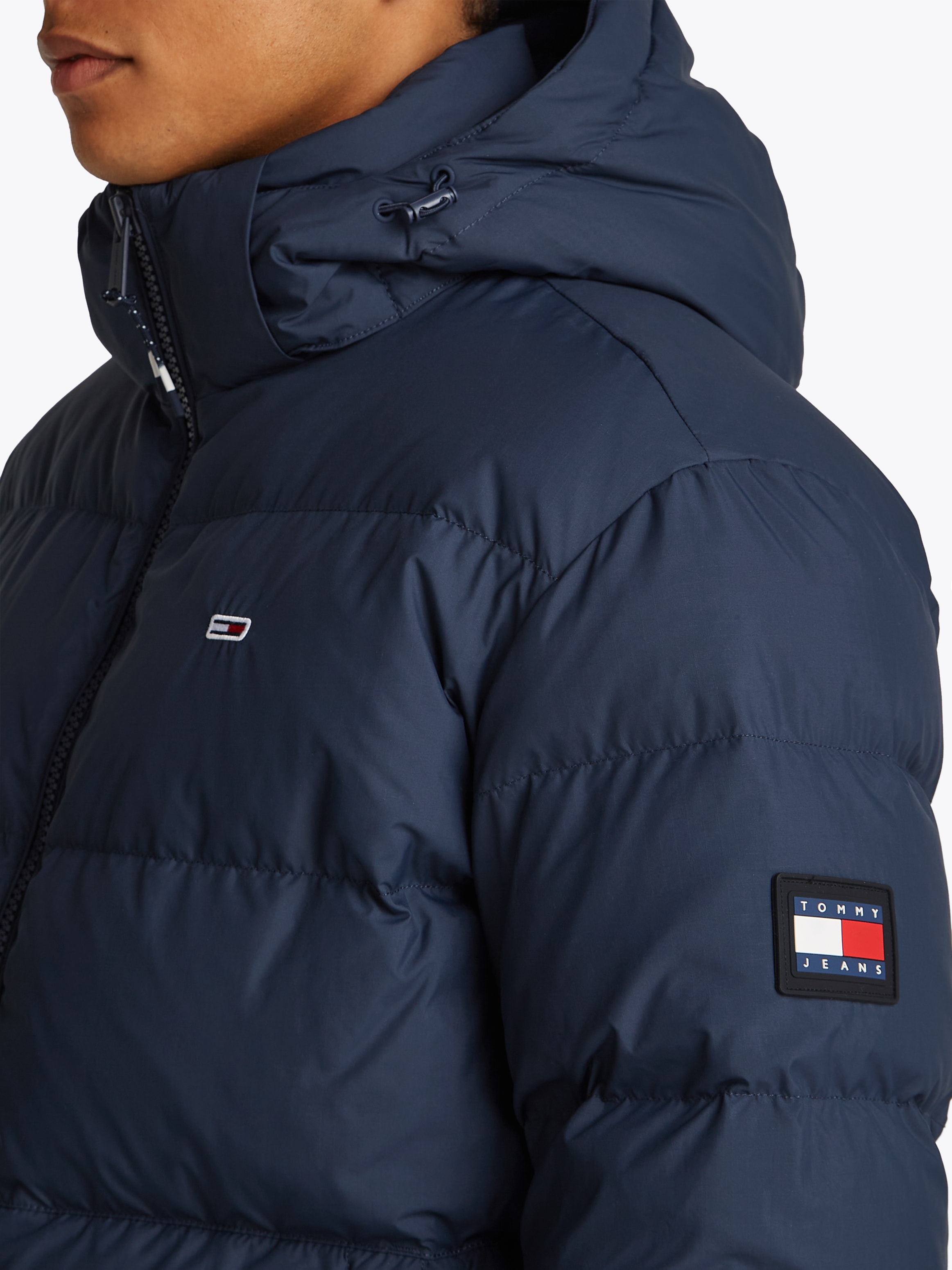 Tommy Jeans Veste matelassée »TJM ESSENTIAL DOWN JACKET EXT« mit Kapuze Winterjacke Outdoorjacke Gefüttert 2 in 1 Jacke abnehmbare Kapuze
