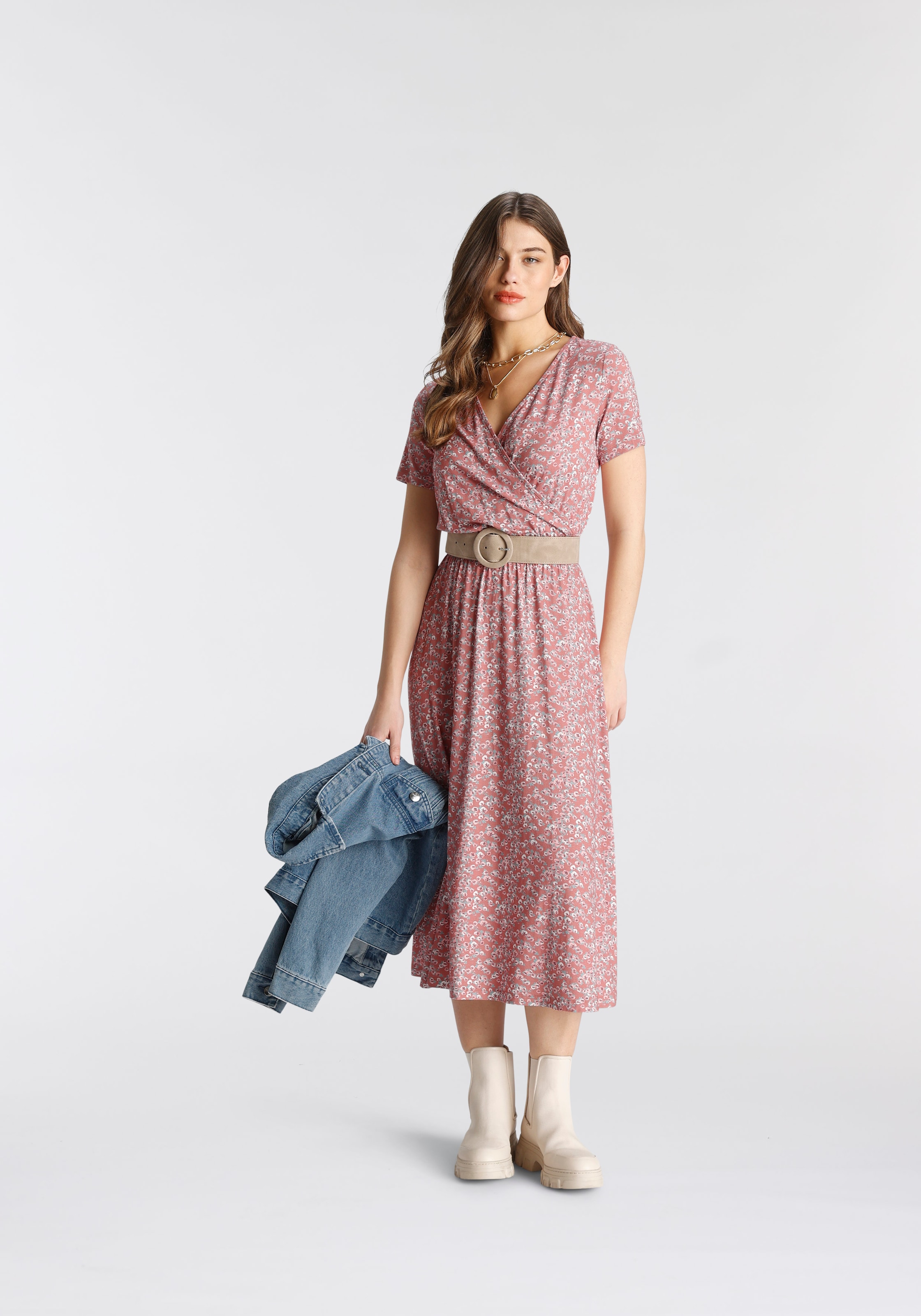 Tamaris Jerseykleid »mit tailliertem Schnitt, aus fliessender Viskose-Qualität« in Midilänge