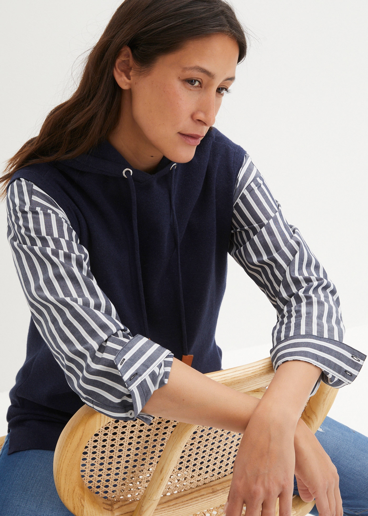 bonprix Pull-over mit Kapuze und kleinen Seitenschlitzen