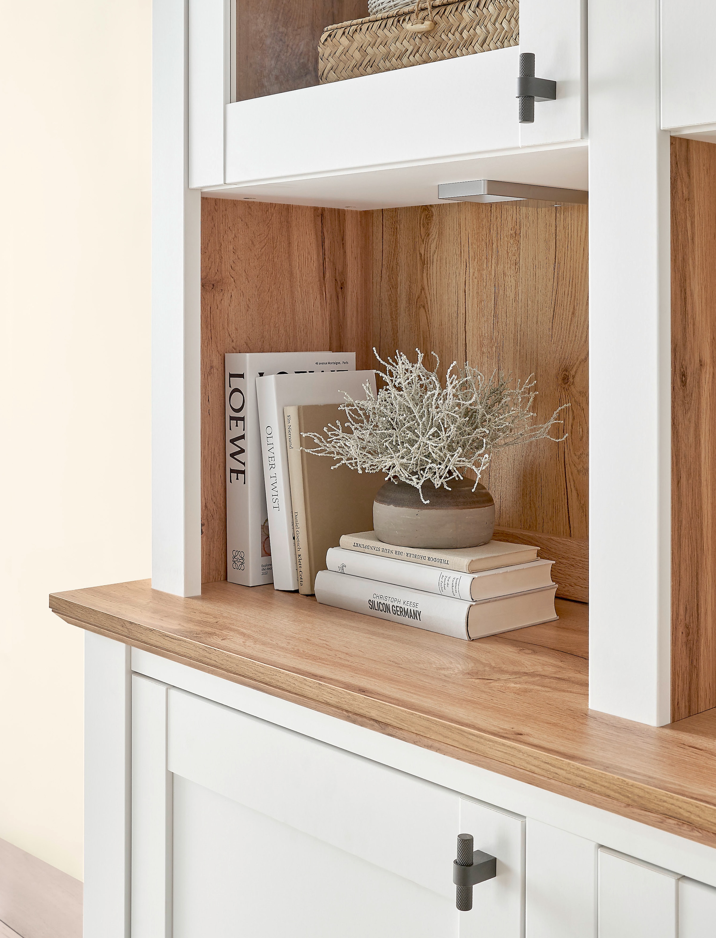 Home affaire Buffet »Bristol, Bücherschrank im Landhausstil, moderner Hochschrank« schwarze Metallgriffe, elegante Kranzoptik, ausreichend Stauraum